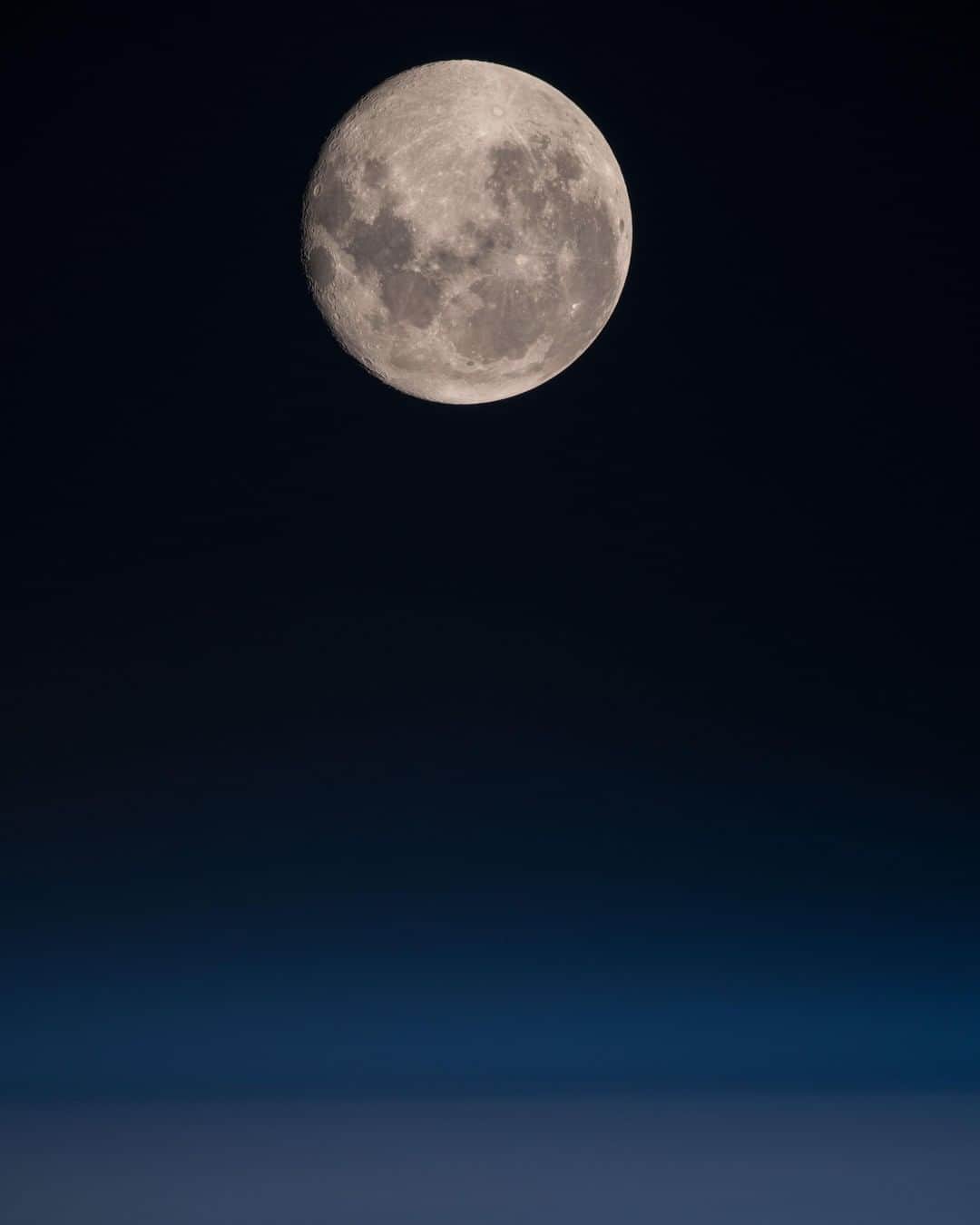 NASAさんのインスタグラム写真 - (NASAInstagram)「A full Moon is seen as the International Space Station (@ISS) flew 270 miles above the South Pacific Ocean off the coast of South America.  The space station is an international partnership of the space agencies of the United States, Russia, Europe, Japan and Canada. In addition to photographs of the beautiful planet we call home, the Space Station functions as cooperative international laboratory, the work of which benefits all humanity.  Click the link in our bio to learn more!  Image Credit: NASA  #Moon #Lunar #Views #NightSky #NASA」8月14日 7時56分 - nasa