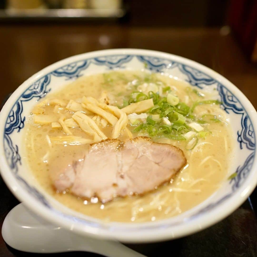 うどんが主食さんのインスタグラム写真 - (うどんが主食Instagram)「#うどんが主食 #中華そば #ワンタン #ラーメン　#チャーシュー #博多ラーメン #グルメ #福岡　#博多 #西麻布 #東京 #豚骨 #foodstagram #Japan #washoku #fashion #food #ramen #noodle #noodles #soup #amazing #good #nice #beauty #beautiful #fashion #nice #gourme」8月14日 7時56分 - alwaysudon