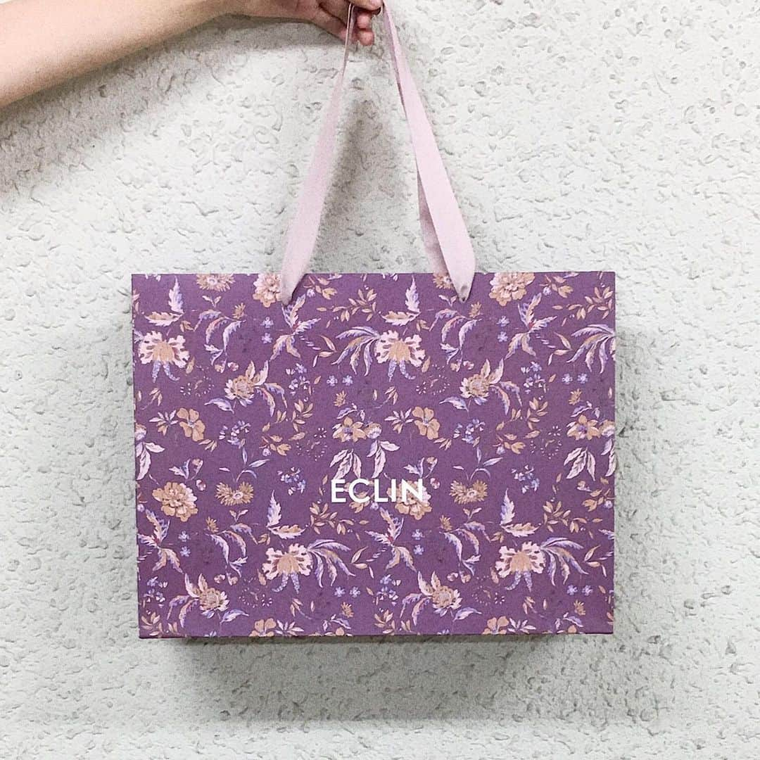 ECLIN(エクラン)さんのインスタグラム写真 - (ECLIN(エクラン)Instagram)「《 shop information 》 . 本日、8.14(WED)- 直営店でLINE FAIRを開催中！ ECLIN LINE@とお友だちのお客様限定で ¥10,000以上お買い上げで¥1,000 OFF！ 秋の新作も対象です！ お得な期間にぜひご来店くださいませ。 . また本日からshop bagがAWオリジナル柄の エスニックフラワー柄に変わりました！ ぜひcheckしてください。 . #ECLIN #エクラン #LINE #shop #store #shopbag #original #Special #flower #ethnic #autumn #aw #ライン #ショップ #ストア #ショップバッグ #オリジナル #花柄 #エスニック #秋 #秋冬」8月14日 18時58分 - eclin_official