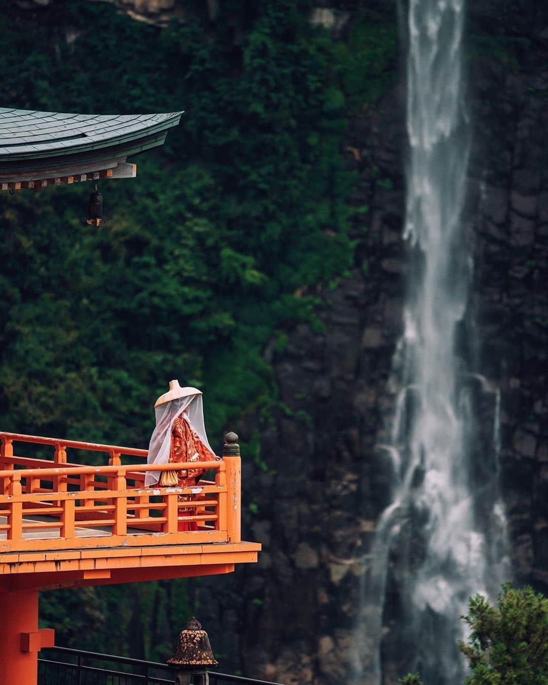 Visit Wakayamaさんのインスタグラム写真 - (Visit WakayamaInstagram)「.﻿ A place where you can truly relax and revitalize. #nachi #kumano ﻿ 📸: @skipwithgrace」8月14日 19時00分 - visitwakayama