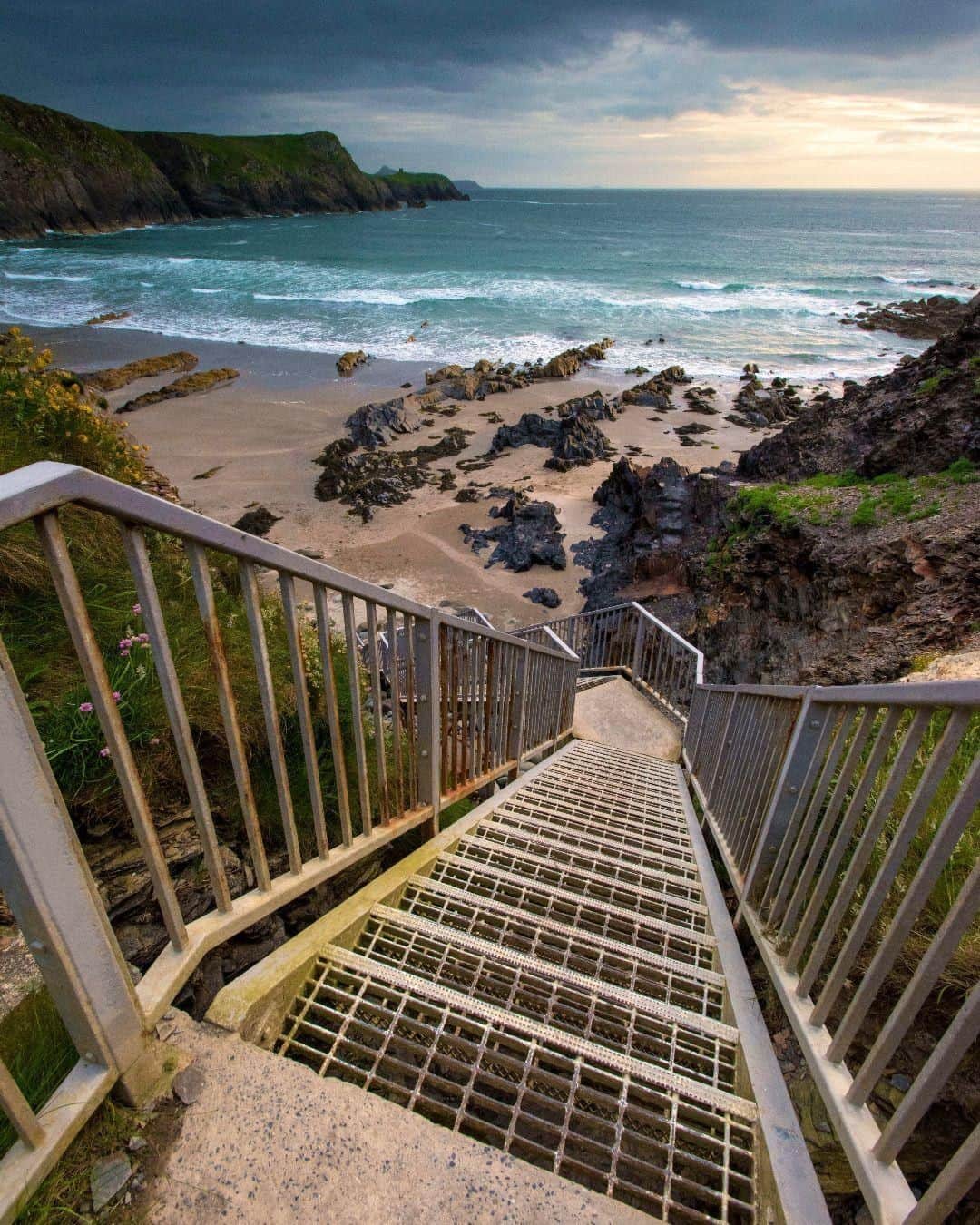 Lonely Planetさんのインスタグラム写真 - (Lonely PlanetInstagram)「It's hard to get a bad shot of South #Wales' #Pembrokeshire, what with its rugged coastal paths, secret coves and glistening ocean scenes. No surprise then that Pembrokeshire Coast National Park has been ranked in our all-new ranking of the top 10 travel experiences in the #UK, taken from our new title - Lonely Planet's Ultimate UK Travelist. Tap our link in bio to see the rest of the top 10 list - the top spot may surprise you...」8月14日 19時01分 - lonelyplanet