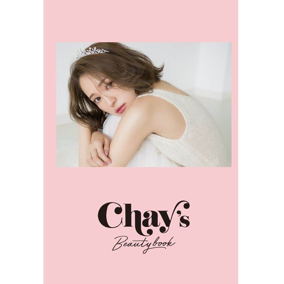 CanCamさんのインスタグラム写真 - (CanCamInstagram)「【❤️表紙決定❤️】 まいまいことchayの初の単行本〝chay's BEAUTY BOOK〟の表紙が完成😆✨ ひと足先に皆さまにお披露目します💖 * 気になる中身は、「まいまい顔のつくり方💆‍♀️」や「まいまいヘアオーダーシート💇‍♀️」、「食べてキレイになるchay's food🥑」など、初公開のビューティ情報が満載！ * さらに、今回ここでしかGETできないChestyとのコラボバニティポーチがセットに🎵 * WEBでの限定販売で、予約受付は8/22までになります🏃‍♀️💨 確実にGETしたい方はお見逃しなく…！ 詳しくは、chay公式Instagram @chay1023_official 、WARNER MUSIC DIRECTをご覧ください✨ * #cancam #chay #chesty #まいまい #メイク #makeup #ヘアアレンジ #コスメ #スキンケア #美容本」8月14日 17時28分 - cancam_official