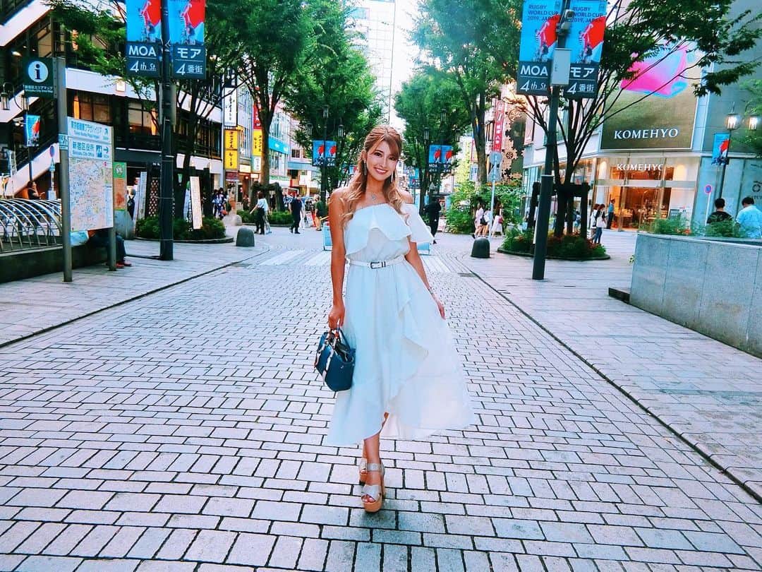 のインスタグラム：「   ワンショルのワンピース🧡 @delylenoir_official   シルエットがすごくきれい😍💋   #dj #girlsdj #femaledj #asiandj #Japanesedj #djlife #djingismylife #djinglife #djlifestyle」
