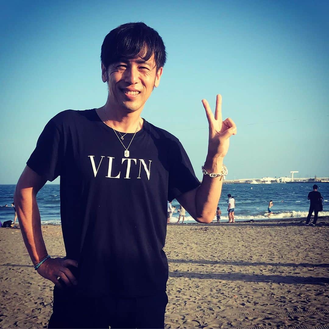 寺岡呼人のインスタグラム：「らららーらららーらららー﻿ （勝手にシンドバッド）﻿ ﻿ 江ノ島に来たぜー﻿ 仕事で来たぜー﻿ 泳いでないぜー﻿ ﻿ ご褒美に今から海の家で飲みますー！﻿ ﻿ #江ノ島﻿ #頭でサザンが鳴ってる﻿ #寺岡呼人」