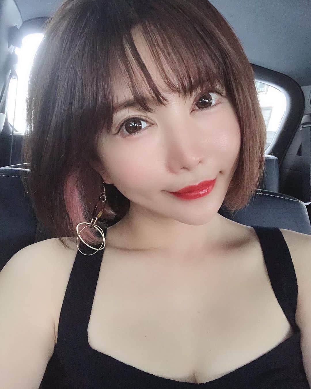 里美ゆりあのインスタグラム：「お盆休み終わっちゃった〜😭 ネオニートとか言ってた時が懐かしいww  #お盆休み #終了」
