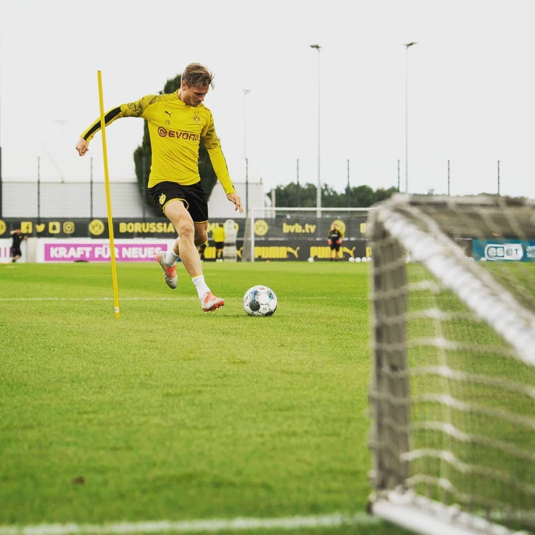 ウカシュ・ピシュチェクさんのインスタグラム写真 - (ウカシュ・ピシュチェクInstagram)「3 days left! 🔜 #bundesliga」8月14日 17時43分 - lukaszpiszczek_lp26