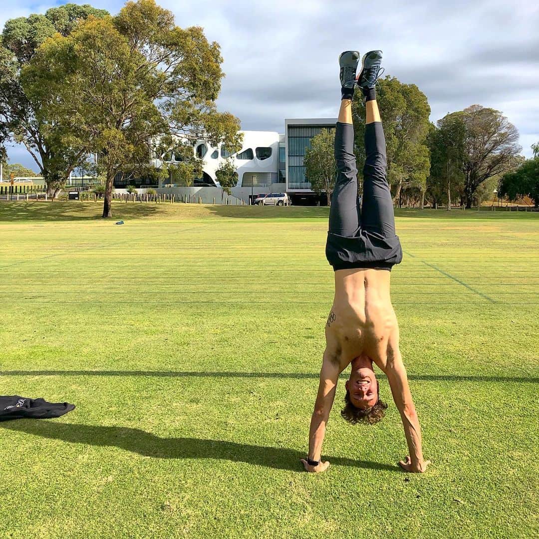 カーティス・マーシャルのインスタグラム：「Getting into some shape and looking forward to summer! ☀️ ///」