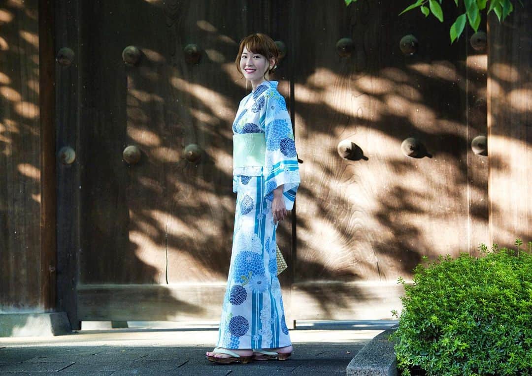 のインスタグラム：「先日、RUIRUE BOUTIQUE @ruirueboutique_official の浴衣着て、お出かけしたよ👘💕 .  ブルーと白で涼しげに💙 .  帯が作り帯になってるから、簡単に着れた🙆‍♀️ .  神宮花火大会も行けたし、夏満喫出来て良かった🎇🎆 .  #浴衣 #yukata #浴衣女子 #神宮花火大会 #神宮外苑花火大会 #ruirueboutique  #ルイルエブティック  #PR」