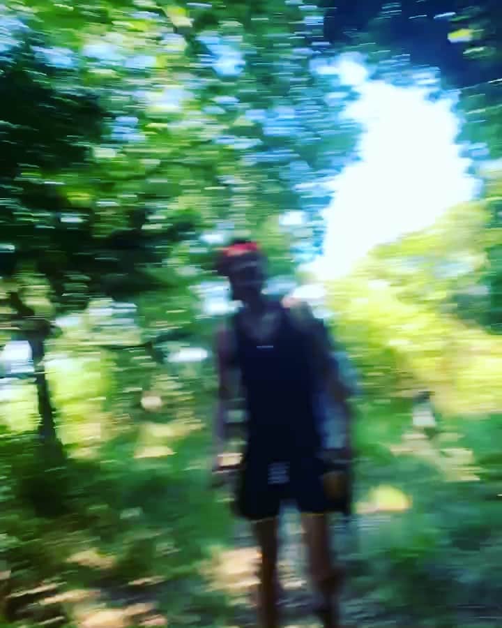 のインスタグラム：「今日は朝は⛰へ @nataldesign1999 のロブショーツはトレイルでもかなりいい感じ😍 ワンサイズ落として履くとサーフィンも出来ちゃう🏄‍♂️ 明日は台風直撃の出雲市です。 無理をせずに😎  #トレイル  #bskk」