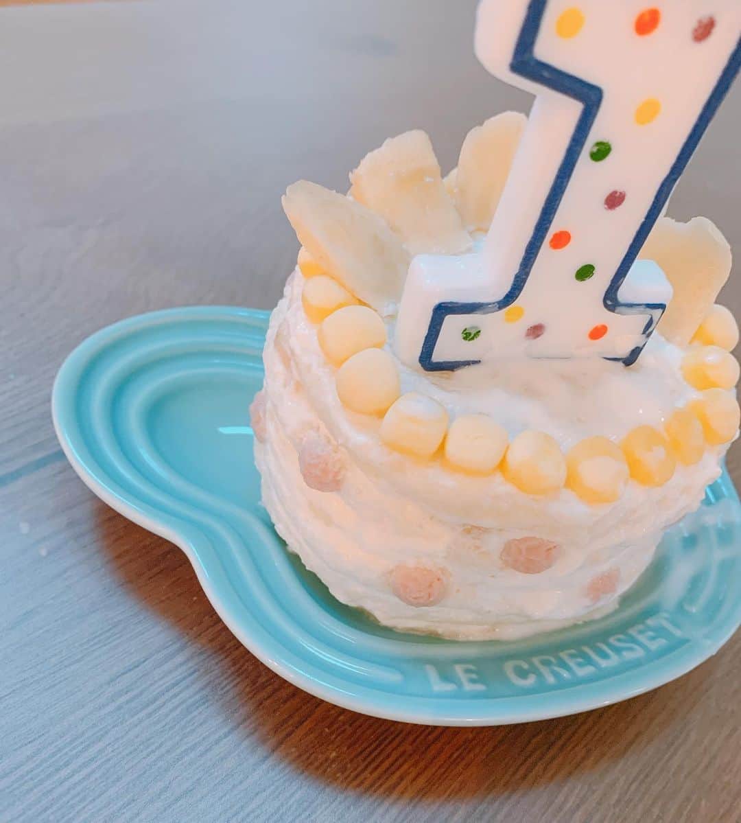 MALIAさんのインスタグラム写真 - (MALIAInstagram)「♥️🎂♥️﻿ ﻿ Birthday cakeは﻿ ねねの手作りでした🎂﻿ ﻿ 生クリームよりヨーグルトで﻿ 作った方が良いよね😋って﻿ ポコポコデザインは 赤ちゃんボーロで縁取って 何層にも段になってバナナが﻿ 挟まってて、愛情たっぷり♥️﻿ ﻿ #にこにこポコちゃん👶🏼 #1歳 #お誕生日 #お祝い #ねね #手作りケーキ 🎂♥️」8月14日 17時54分 - maliarehman
