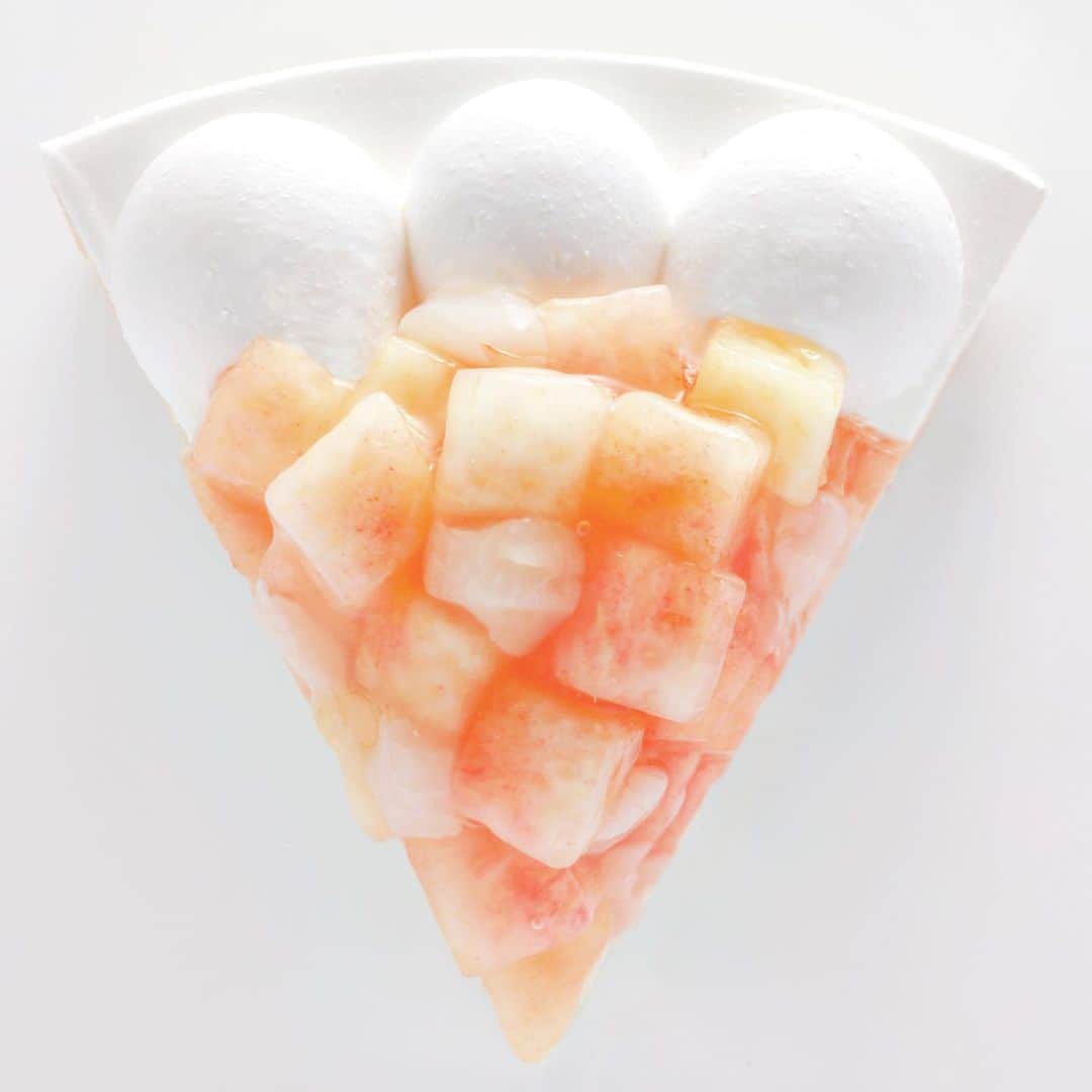 ホテル ニューオータニさんのインスタグラム写真 - (ホテル ニューオータニInstagram)「【NEW!!】Extra Super Peach Shortcake﻿ ﻿ Whatever angle you look at it from, you can admire the detailed workmanship of this beautiful cake. #patisseriesatsuki ﻿ ﻿ 『新エクストラスーパーピーチショートケーキ﻿』 ﻿ 360度、どこから見ても圧倒的な迫力と、美しさ。コーヒーショップSATSUKI 店内でもお召し上がり頂けます。#パティスリーsatsuki ﻿ ﻿ 【Instagramキャンペーン開催中！】﻿﻿﻿﻿﻿ ①当アカウントをフォローする﻿﻿﻿﻿﻿ ②@hotelnewotanitokyo をタグ付けする﻿﻿﻿﻿﻿ ③#ピーチマンゴーメロン のハッシュタグを付ける﻿﻿﻿﻿﻿ ﻿﻿﻿﻿﻿ 上記を満たした投稿をした方の中から抽選で、レストラン招待券などが当たります！ピーチだけ、マンゴーだけ、メロンだけでももちろんOK。奮ってご参加ください。 ﻿﻿﻿﻿﻿#エクストラスーパーピーチショートケーキ #新エクストラスーパーピーチショートケーキ #パティスリーサツキ #エクストラスーパーシリーズ #ピーチ #ショートケーキ #期間限定 #赤坂 #ホテルニューオータニ #extrasuperpeachshortcake #peachshortcake #patisserie #peachdessert #shortcake #summerdessert #akasaka #forbestravelguide #SummerStars @hotelnewotanitokyo」8月14日 17時51分 - hotelnewotanitokyo