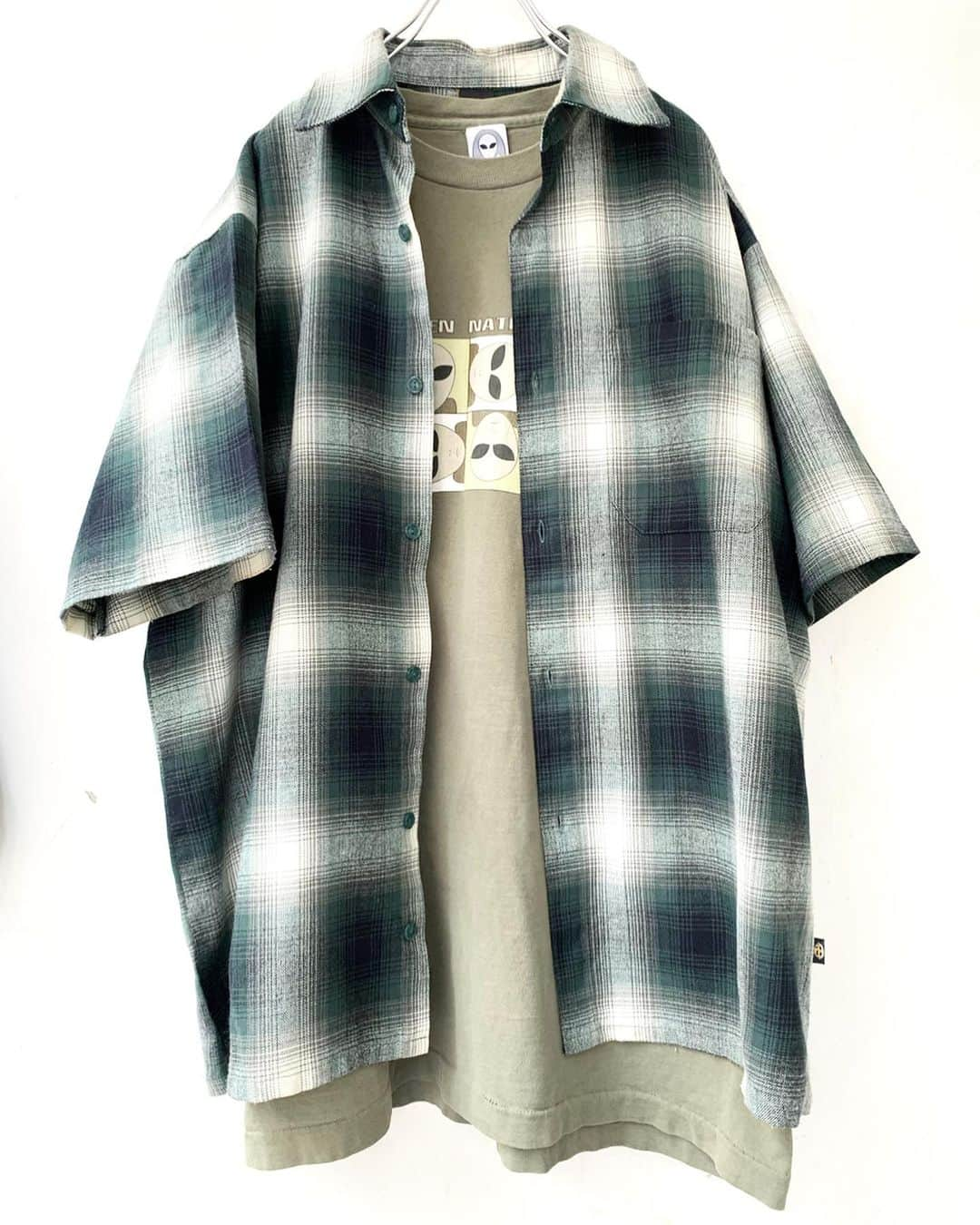 ジャムルさんのインスタグラム写真 - (ジャムルInstagram)「shadow check S/S shirts ¥4500+tax  肩幅 57cm 身幅 62.5cm 着丈 80cm . 90's alien nation ¥5000+tax 肩幅 55cm 身幅 62cm 着丈 81.5cm . 通販も可能です。 お問い合わせはお電話で承ります。 . #お問い合わせはお電話で承ります #jammru #osaka  #fashion  #streetstyle  #streetfashion  #vtg  #vintage  #used  #usedclothing  #古着 #古着屋 #ファッション #70s #80s #90s」8月14日 18時07分 - jammru