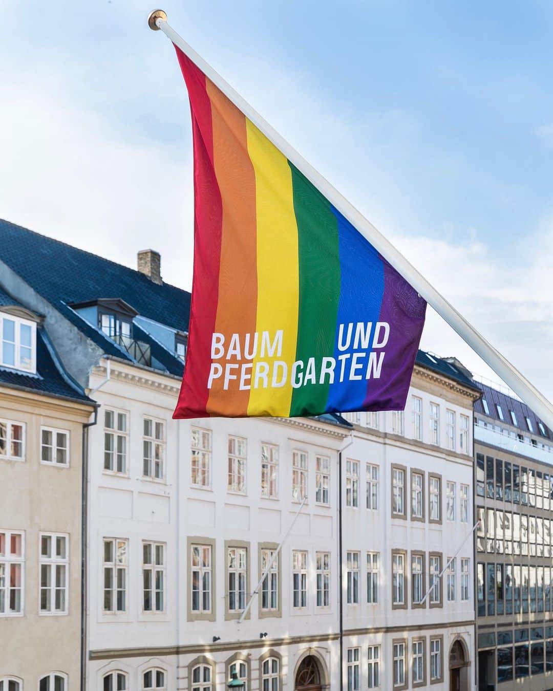バウム ウンド ヘルガーデンさんのインスタグラム写真 - (バウム ウンド ヘルガーデンInstagram)「🌈🌈 HAPPY PRIDE 🌈🌈 Love from the whole #BaumFamily here in Copenhagen  #CopenhagenPride #Pride #BaumundPferdgarten」8月14日 18時16分 - baumundpferdgarten