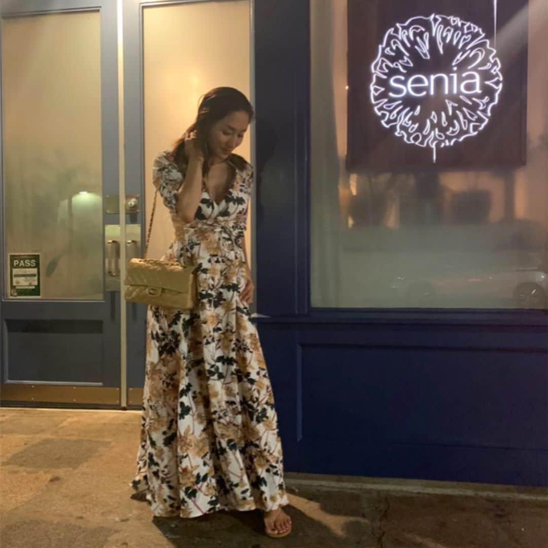 亀恭子のインスタグラム：「dinner用に、 きちんとめのワンピース。 . . . someday's… hawaii #fashion #ootd #kkstyle #tokyo #kamescloset #onepiece #christinealcalay #bag #chanel #shoes #tkees #summer」