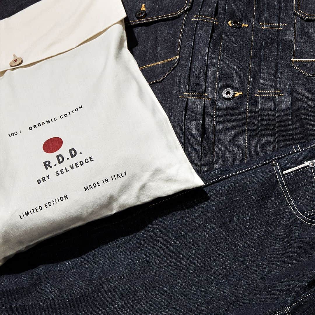 のインスタグラム：「R.D.D. Exclusive. Only 250 pairs of these jeans exist in the world. Only 165 are available online. 😲 This is one of our highest quality products ever – act fast if you want ‘em. #jackandjones #royaldenimdivision #brothersofdenim」