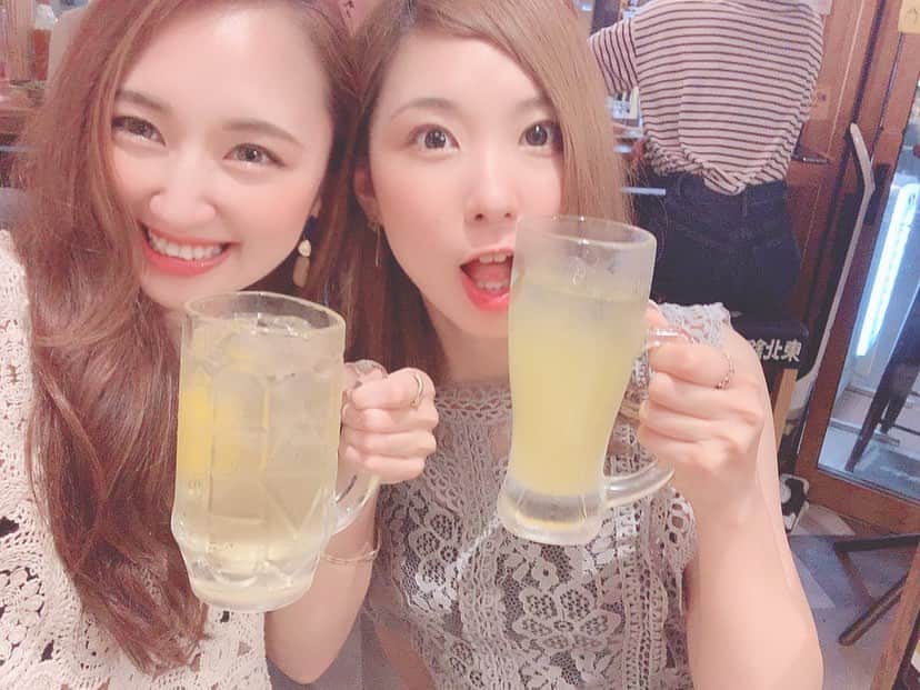 及川真珠のインスタグラム：「🍻 . みほちゃん❤️ . 撮影でお世話になって 社交辞令にならずに ほんとに飲みにこれるなんて ほんと嬉しかった☺️ . 初めて飲むのに語り尽くして 10時間😂😂❤️ ありがとう😊💓だいすき . 4次回は人数もふえて 更に楽しくなり 最高でしたん😍 . また飲みいこーね😍 . #ふっかる #チンチロは全部奇数 #ただやったらゾロ目 #ついてないけど #楽しいからなんでもよし😂 #であいにかんしゃ #🍻」