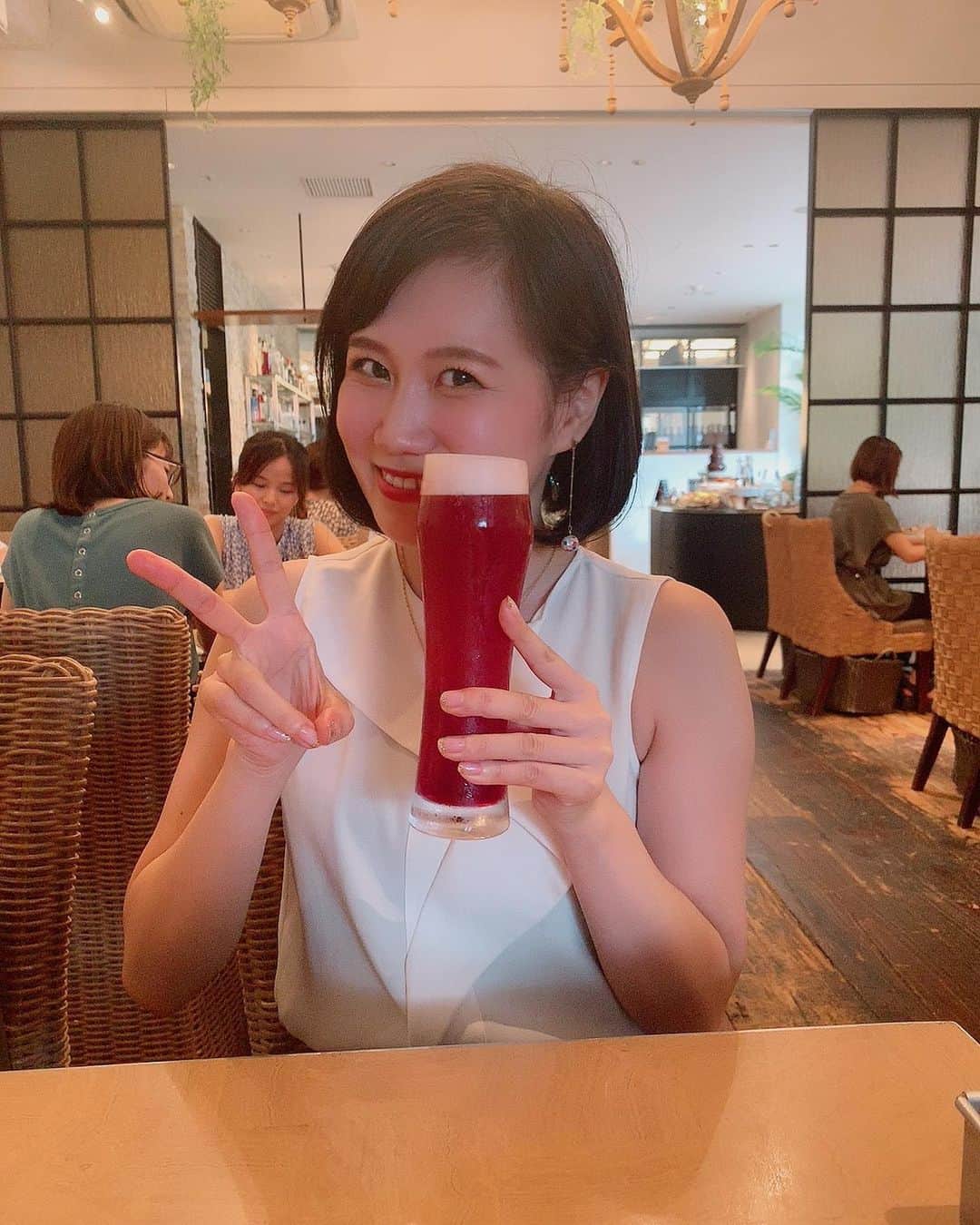 青山日和さんのインスタグラム写真 - (青山日和Instagram)「ㅤㅤㅤㅤㅤㅤㅤㅤㅤㅤㅤㅤㅤ ㅤㅤㅤㅤㅤㅤㅤㅤㅤㅤㅤㅤㅤ 長期休みの大好きなイベントの１つ、 @nanakarose ちゃん会😋💗 ㅤㅤㅤㅤㅤㅤㅤㅤㅤㅤㅤㅤㅤ ほんとにいつもポジティブで可愛くてかっこよくて美しくて、、神。 ㅤㅤㅤㅤㅤㅤㅤㅤㅤㅤㅤㅤㅤ いつも元気とやる気をくれてありがとうーー🐈💗 ㅤㅤㅤㅤㅤㅤㅤㅤㅤㅤㅤㅤㅤ そして、dmに多しな Tシャツは @uniqlo  スカートは @nn___official  変形で可愛い！❤︎ ㅤㅤㅤㅤㅤㅤㅤㅤㅤㅤㅤㅤㅤ #茶屋町#茶屋町カフェ#梅田#梅田カフェ#お友達#好きな人#おともだち #cafe#osaka#umeda#fashion#ootd#韓国ファッション #変形スカート #アニメ#ガンダム」8月14日 18時30分 - hiyo131131
