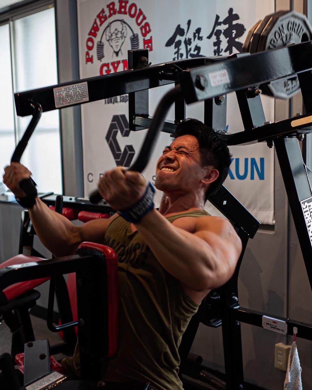 のインスタグラム：「今日の背中。 鍛錬ラットプル 15〜20回 3セット ラットプル 15〜20回 3セット ワンハンド ハンマーロウ上部狙い 15回 3セット ワンハンド  ハンマーロウ 下部狙い 13〜15回 3セット ハンマープルダウン 10回 3セット ダンベルベントオーバーロウ 12回 3セット  #workout #workoutlife #eatclean #teamlan #training #trainhard #ifbbpro #ifbbproleague #instafitness #arms #abs #diet #gymmotivation #gohardorgohome #bodybuilding #noresttobethebest #mensphysique #classicphysique #ワークアウト #ワークアウトライフ #トレーニング #筋トレ #減量 #ダイエット #減量のある生活 #チートのある生活 #思想を維持する精神は狂気でなければならない」
