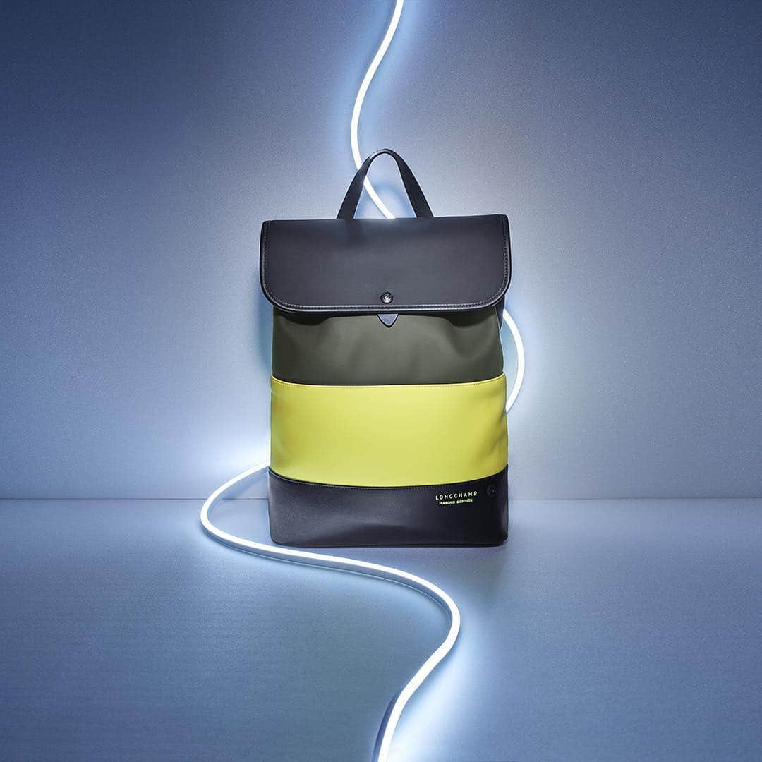 Longchampさんのインスタグラム写真 - (LongchampInstagram)「Stand out from the crowd with a backpack that buzzes just like neon #LongchampMen.」8月14日 18時40分 - longchamp