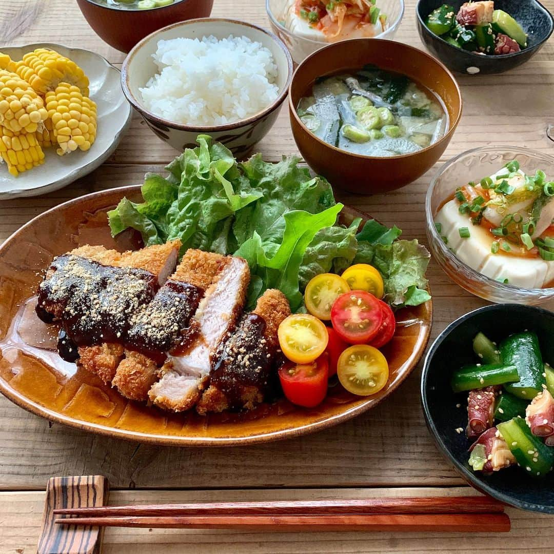 aya*** さんのインスタグラム写真 - (aya*** Instagram)「2019.8.14 Wednesday﻿ ﻿ ﻿ お盆の晩ご飯あれこれ。﻿ ﻿ 台風が気になっとったけど 50分遅れで飛行機も飛んでくれて 東京に無事に到着した長男。﻿ 長男を空港に送り届けた足で 次男も送り届け、﻿ 明日から勤務の娘はマイカーで、台風が来る前にそれぞれ 帰って行きました。﻿ ﻿ なんとも賑やかな５日間やったけど﻿ 子どもらとゲラゲラ笑って ほんっとに楽しかったなー﻿ 娘と次男は近くにおるんで ちょくちょく顔を見れるけど ﻿ やっぱ長男はねー﻿ 東京は遠いよー﻿ ﻿ また静まり返ってしもて子どもロスになってしもたけど  また子どもらが勢揃いする日まで頑張ろう⤴︎﻿ ﻿ ﻿ 明日は台風が四国を縦断しそうなんで 大人しくしとこ💦﻿ ﻿ ﻿ #dinner#foodpic#igersjp#locari_kitchen#Japanesefood#aya_aya飯#locari#家飲み#今日の晩ごはん#フーディーテーブル﻿#ごちそうサマーバケーション #ヨムーノ#ヨムーノメイト #晩ごはん#晩ご飯#夜ごはん#夕飯#夕食#おうちごはん#料理#暮らし#日々#日々の暮らし#おうちごはんLover#常備菜#作り置き」8月14日 18時41分 - aya_aya1128