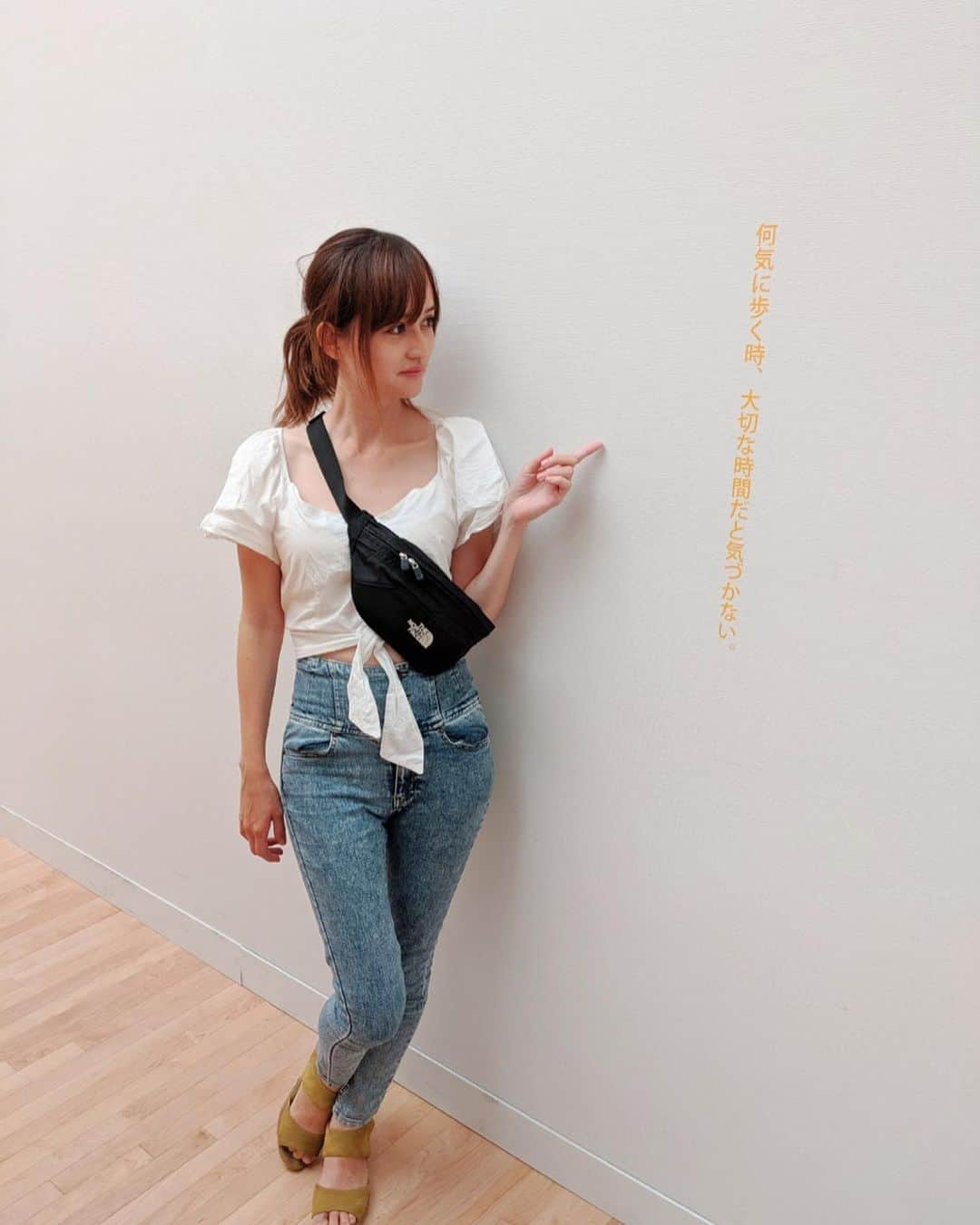 奥山絵里奈さんのインスタグラム写真 - (奥山絵里奈Instagram)「皆さんお盆はいかがお過ごしでしょうか😊？ うちはお盆はありません😶加えて息子がまた風邪を引き引きこもっています😇  先日行った子供と一緒に楽しめる美術館イベント #あそびのじかん in#東京都現代美術館 ！  子供がいても美術館が楽しめるのはいいですね♫  体験型コンテンツが沢山あって楽しそうでした！  自分が作ったお面を飾って貰えるスペースがあって、なかなかの異空間で面白かったです！  なんかこのお面#小峠 さんに見えてしょうがない笑笑  #美術館#japantrip #japan_focus #japaneseart #江東区 #tokyo#tokyolife #観光スポット #観光#東京観光#ボルダリング #旅行大好き #旅好き #アート #穴場 #美術 #インスタ映え#現代アート #新米ママ #art_spotlight #artgallery #tokyo2020 #arty #美術 #東京ママ #子供とお出かけ部 #お盆休みの過ごし方 #bouldering」8月14日 18時54分 - erinaokuyama