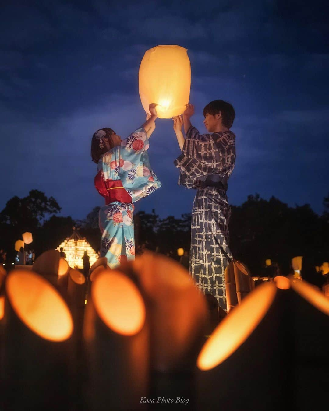 コサさんのインスタグラム写真 - (コサInstagram)「夏の思い出 先着順で無料配布されたランタン引換券は一瞬でなくなったらしい…😭 でもイベント終了後は、あちこちにランタンがあってゆっくり撮影することが出来ました👍 . Location:和歌山 Wakayama/ Japan Data:2019.8.10 . #スカイランタン#和歌山 #四季の郷 #竹燈夜 #apj_僕らの夏休み2019 #team_jp_夏色2019 #nipponpic_夏祭り2019 #saison_su2019 #japan_night_view_member #竹燈夜インスタコンテスト#japan_of_insta #TandDフォトコンテスト2019 #try #nipponpic_member #広がり同盟メンバー #LBJ_VIP #LBJ_火 #LBJ_人 #light_nikon #IGersJP #insta_wakayama #グッドトリップ和歌山 #pics_jp #jp_portrait部 #jp_mood #Lovers_Nippon_Portrait #colorsjp #ファインダー越しの私の世界 #s_shot #raw_japan」8月14日 18時50分 - kosa_photo