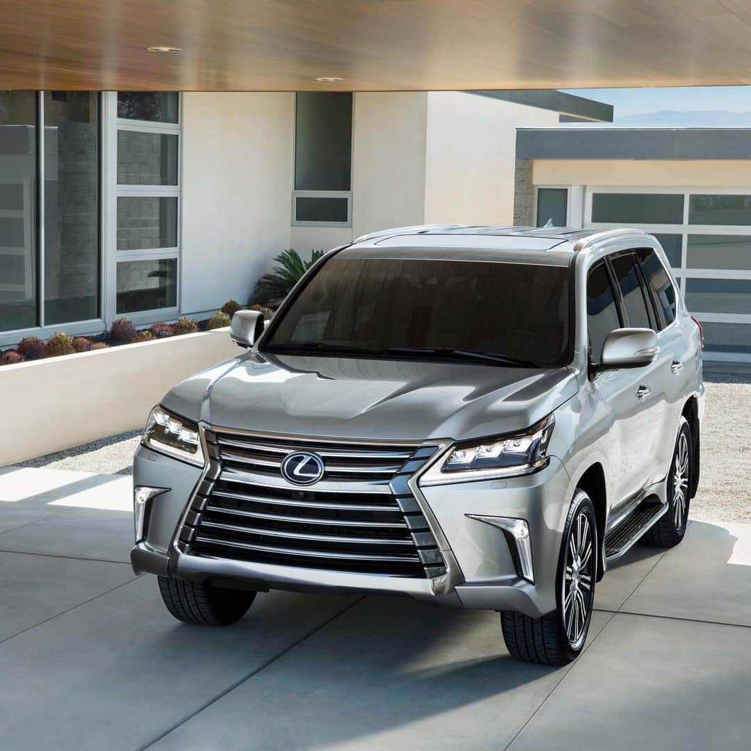 Lexus USAのインスタグラム：「When it comes to home improvements, we're big fans of starting with the driveway. #LexusLX」