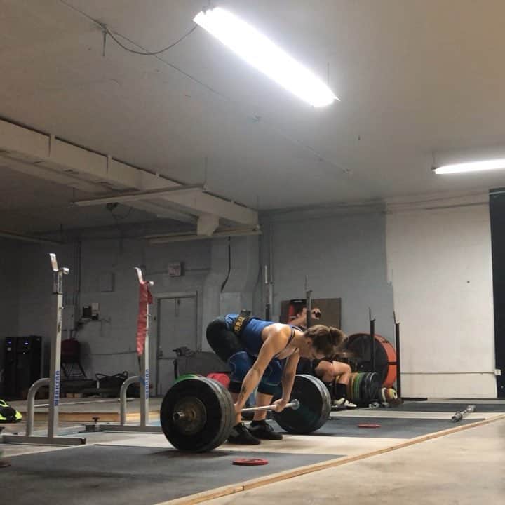 マッティ・ロジャーズのインスタグラム：「My favorite complex for singles, my least favorite complex for anything more than that. Had mostly triples & doubles, but did get to play with a few singles (finally) at 115kg/253lbs at the end! Powers have been surprising me this week so far and I am puuuuuumped about that! @2poodperformance @roguefitness @rehband @xendurance」