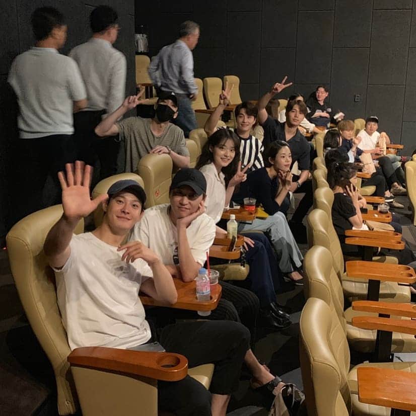 ホ・ジョンミンのインスタグラム：「영화 #광대들 시사회 #하자있는인간들 초대받음 영화 #개꿀잼 내 파트너 #김슬기 #졸귀탱 연기쩔음 대박나라!」