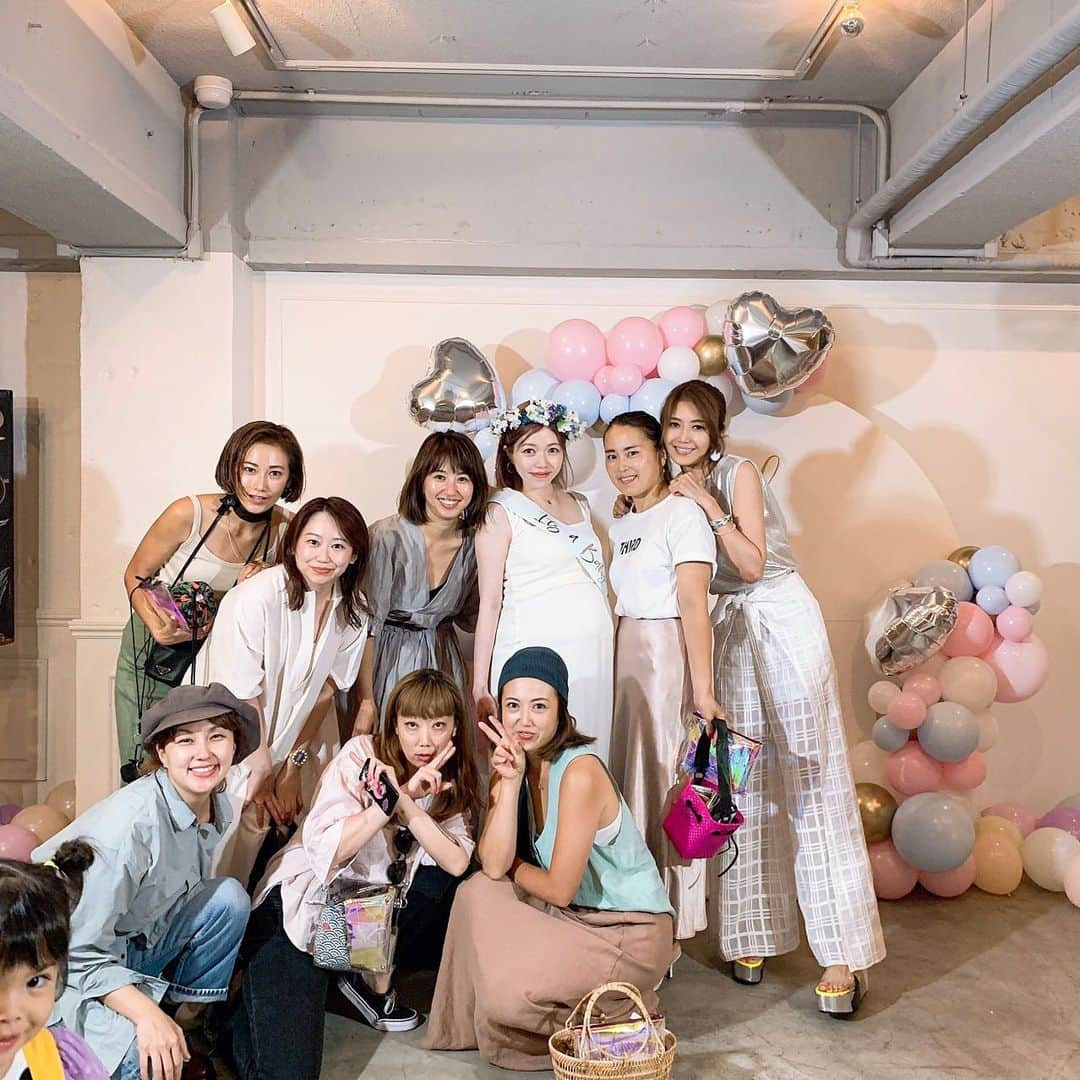 川島幸美さんのインスタグラム写真 - (川島幸美Instagram)「. Baby shower for Michiko & Kaori💕 ほぼ同時期に産まれる2人のベイビー👶👶 もうすぐ会えるの楽しみ〜❣️ . 最後の奈良画伯の絵😁👏🎨www」8月14日 10時15分 - yukimikawashima