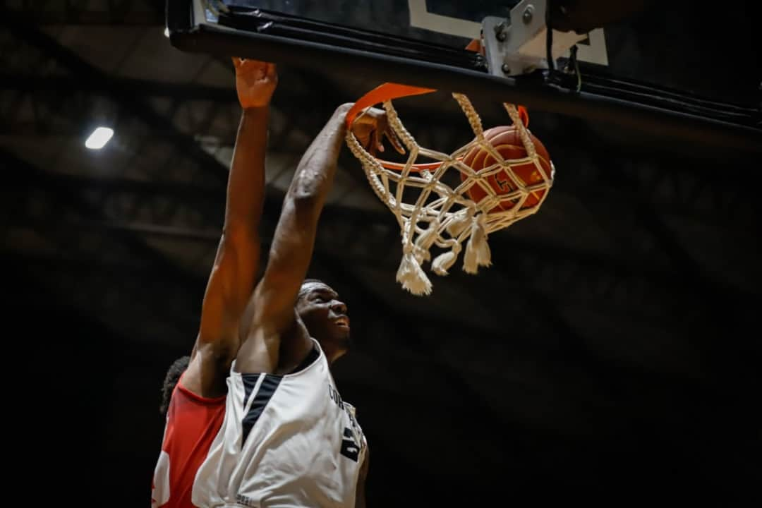 コリンチャンスさんのインスタグラム写真 - (コリンチャンスInstagram)「Nesta terça-feira (13), o @sccorinthians.basquete voltou à quadra pelo Paulista de Basquete. Após um último quarto arrasador, o Timão bateu o Paulistano por 95 a 88, chegou à sua terceira vitória consecutiva e assumiu a liderança do Grupo B da competição. . 📷 Beto Miller/Agência Corinthians . #VaiCorinthians」8月14日 10時16分 - corinthians