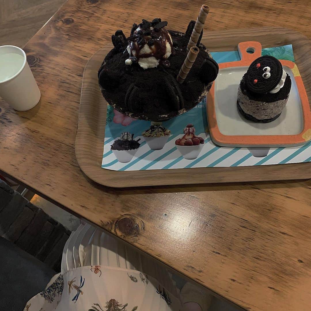 前田亜美のインスタグラム：「. なんじゃこれ。って感じのかき氷とチーズケーキ( ﹡･ᴗ･ ). . . #オレオ #オレオクッキーならなんでも好き」
