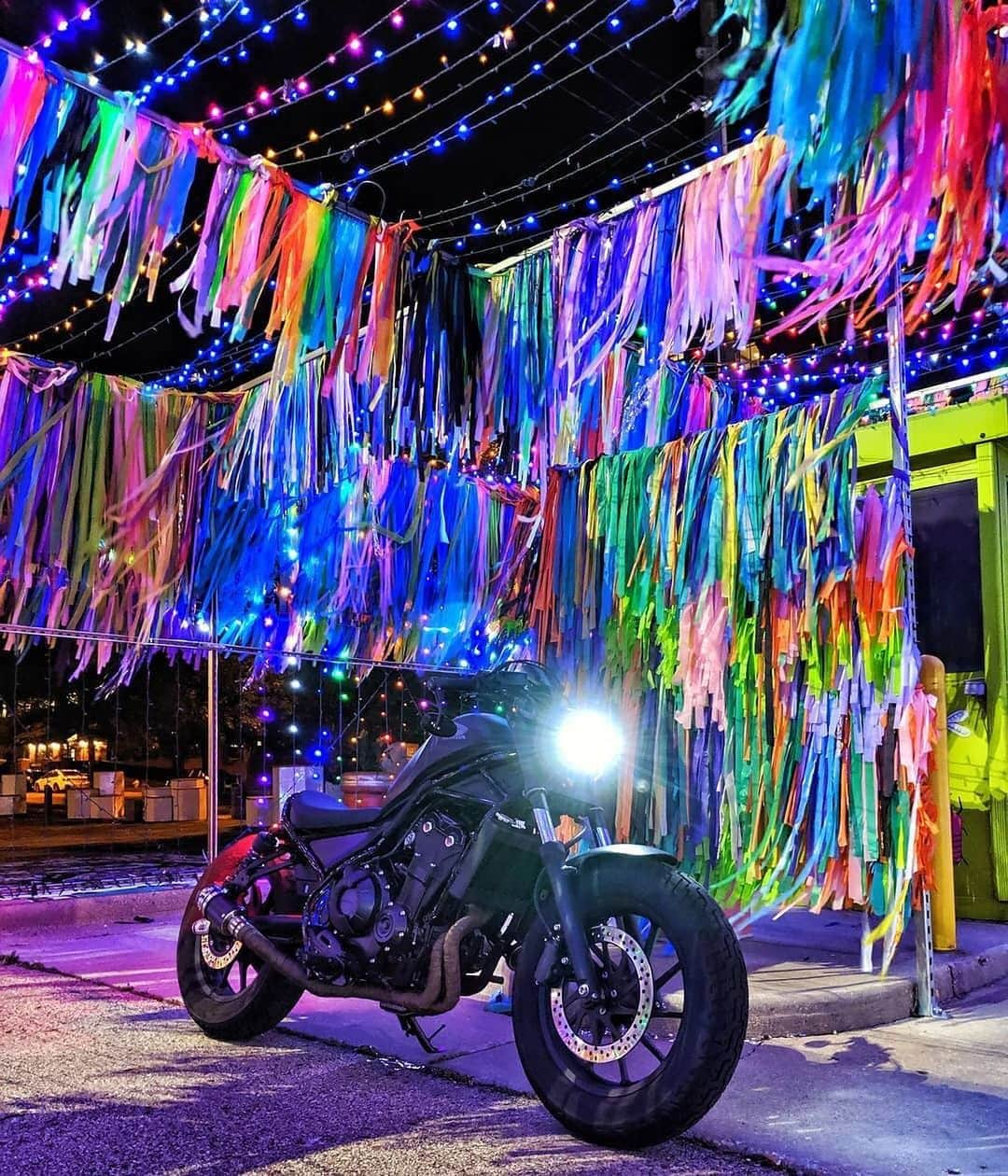 Honda Powersports USさんのインスタグラム写真 - (Honda Powersports USInstagram)「Rebellion in the night ✌️#hondarebel 📸: @en187」8月14日 10時29分 - honda_powersports_us