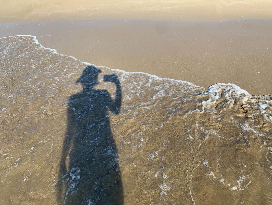 Miho Tanakaさんのインスタグラム写真 - (Miho TanakaInstagram)「夕方の海🏖﻿ ﻿ 海の近くってやっぱりいいなぁ。﻿ 気合いを入れずに散歩がてら来れるって最高。﻿ ﻿ ﻿ ﻿ #千里浜﻿ #なぎさドライブウエイ #石川 #羽咋 #千里浜なぎさドライブウェイ  #3歳男の子  #田舎を満喫 #mie夏休み2019」8月14日 10時41分 - mie__blogger