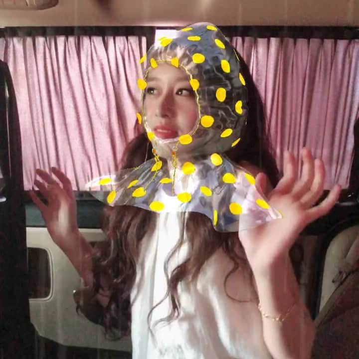 ジヨン のインスタグラム：「너무덥다」