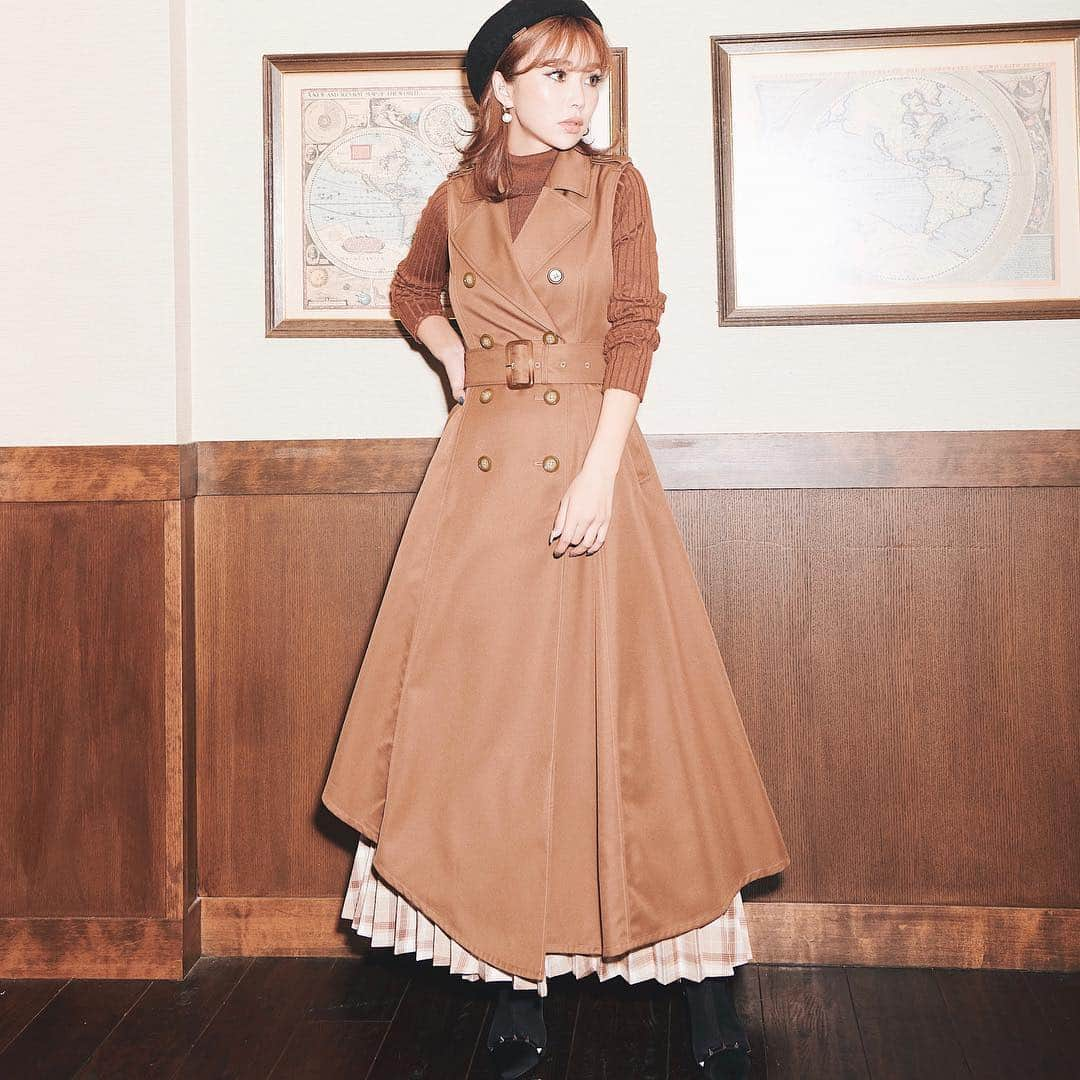 eimy istoireさんのインスタグラム写真 - (eimy istoireInstagram)「. 【New Arrival】 ✔︎チェックプリーツレイヤードトレンチワンピース (NVY/CAM) ¥32,000+tax . 8/14(wed)12:00〜ONLINE STOREに発売START!! ONLINE STOREはTOPのURLよりご覧ください。 . . #eimy #eimyistoire #eimy_ootd  #fashion #style #instafashion #fashiondaily #ootdfashion #fashionoftheday」8月14日 10時51分 - eimyistoire_official