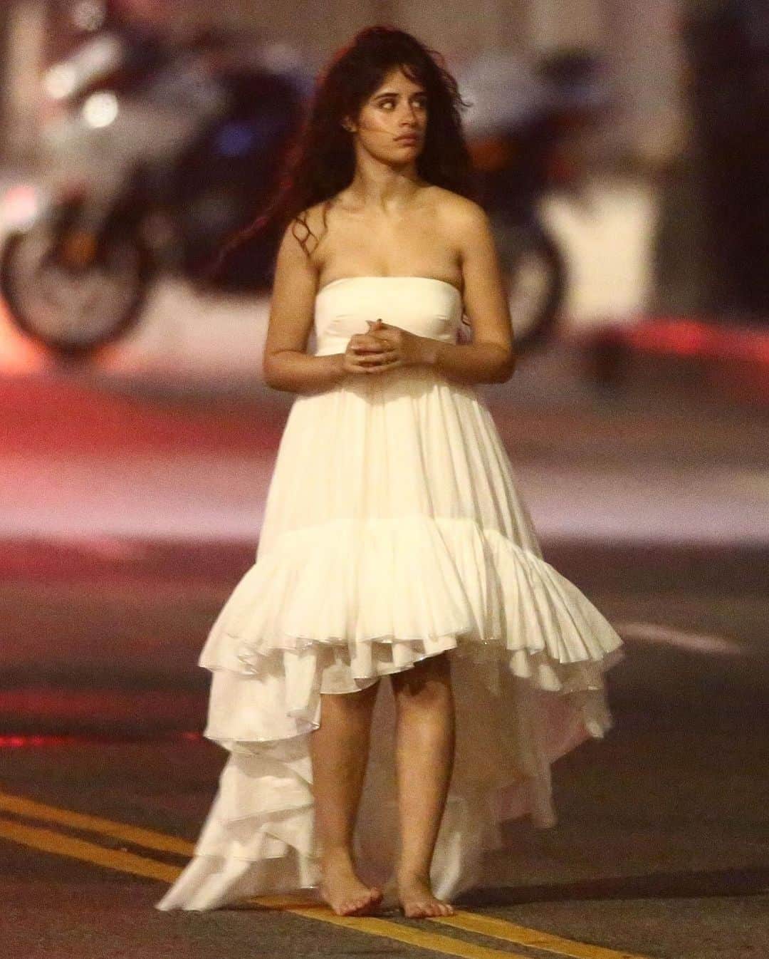Just Jaredさんのインスタグラム写真 - (Just JaredInstagram)「@camila_cabello was spotted filming a new music video in Los Angeles! Tap this photo at the link in bio for EVERY picture from set. #CamilaCabello Photos: Backgrid」8月14日 11時04分 - justjared