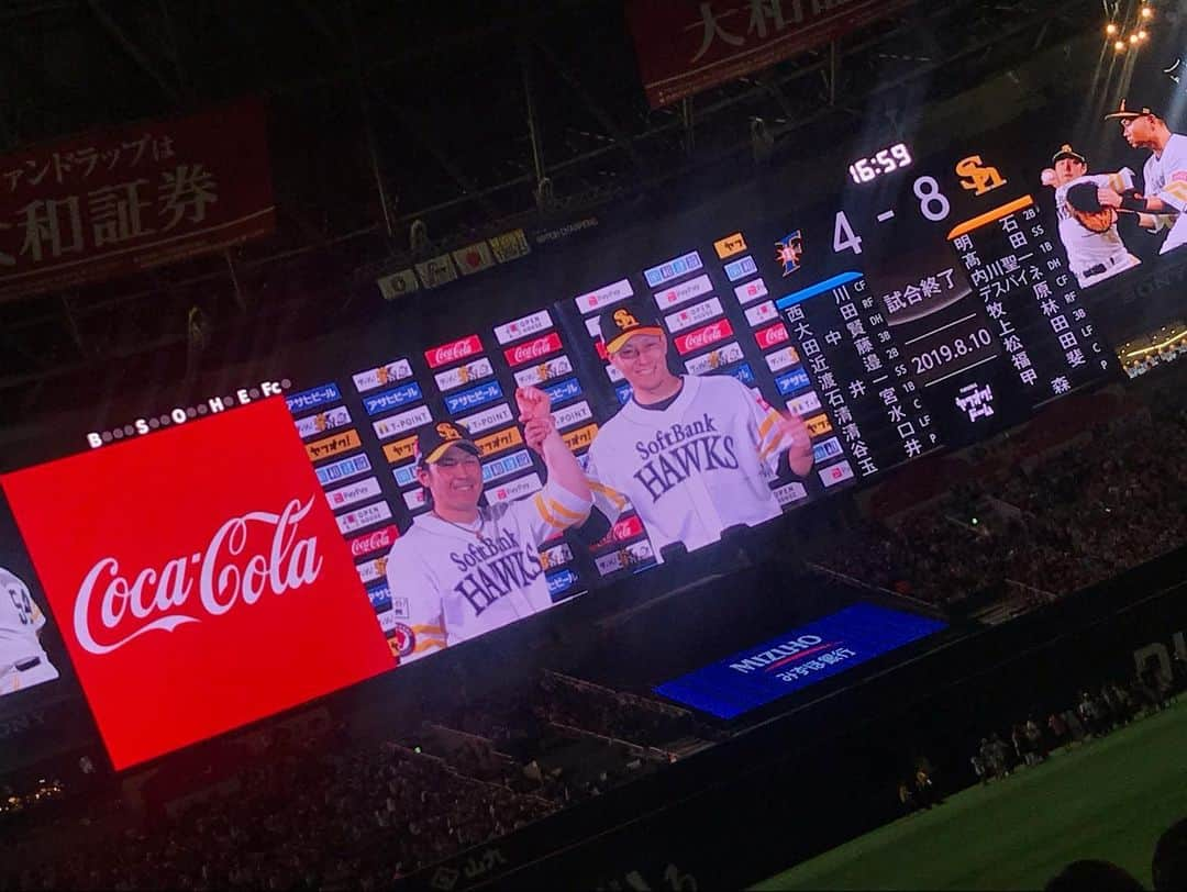 美沙さんのインスタグラム写真 - (美沙Instagram)「2019.08.10 初✨みさきと参戦⚾️🙌 F4-8H win✨ . この日の試合はまぢ神試合だったー！ 4-0で絶対負けると思ったらまさかの逆転✨ . しかもヒーロー千拓で、三塁側にお千が来たよ😍 お千とのハイタッチ初🤚❤️ . 故障メンバーと離脱メンバーが帰ってきた日でもあってほんっと楽しくて1回も席立たずに見続けた😂 . 花火もルーフオープンも最高🙌 . みさきとも沢山話せて嬉しかった❤️ またデートしようね☺️❤️❤️ . #baseball #野球 #プロ野球 #野球観戦 #ヤフオクドーム #コカコーラシート #北海道日本ハムファイターズ #福岡ソフトバンクホークス #sbhawks #千賀滉大 #甲斐拓也 #松田宣浩 #野球好きな人と繋がりたい」8月14日 11時36分 - misa0623r