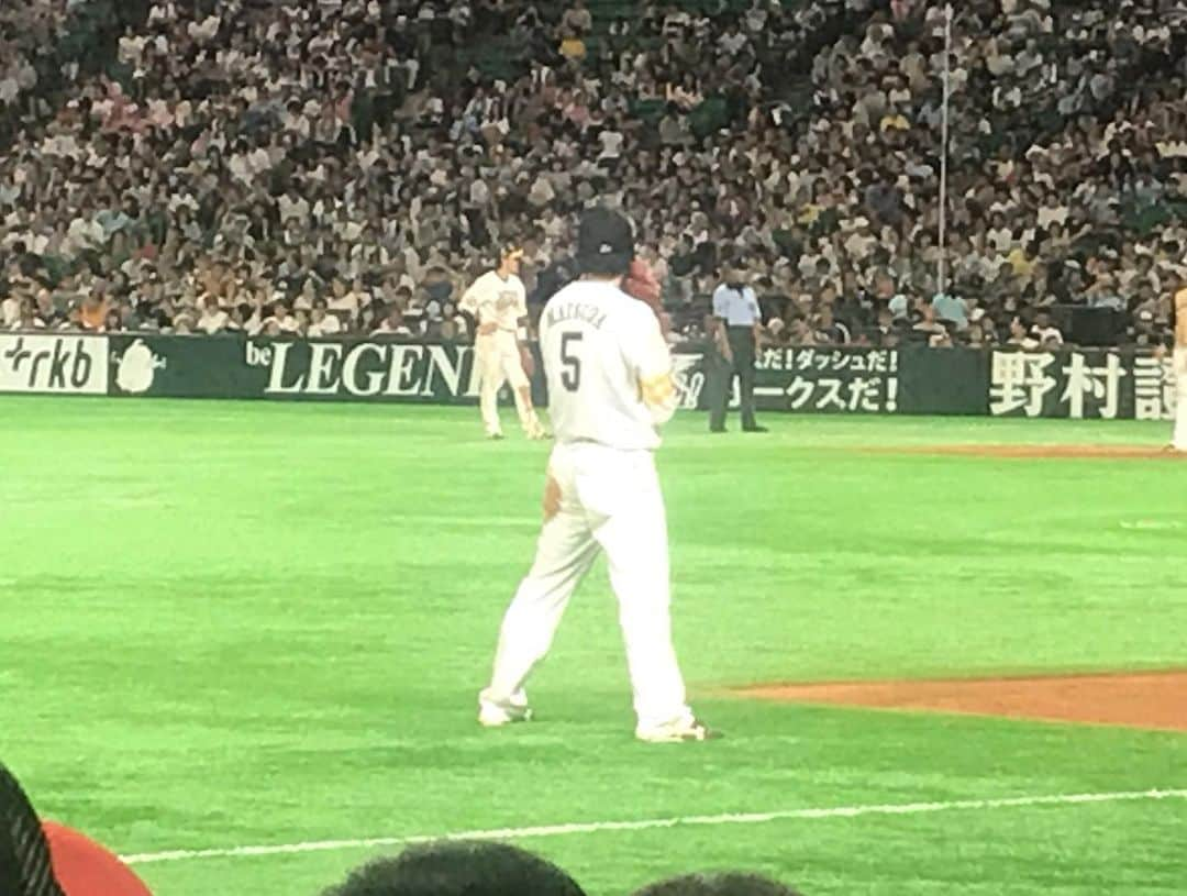 美沙さんのインスタグラム写真 - (美沙Instagram)「2019.08.10 初✨みさきと参戦⚾️🙌 F4-8H win✨ . この日の試合はまぢ神試合だったー！ 4-0で絶対負けると思ったらまさかの逆転✨ . しかもヒーロー千拓で、三塁側にお千が来たよ😍 お千とのハイタッチ初🤚❤️ . 故障メンバーと離脱メンバーが帰ってきた日でもあってほんっと楽しくて1回も席立たずに見続けた😂 . 花火もルーフオープンも最高🙌 . みさきとも沢山話せて嬉しかった❤️ またデートしようね☺️❤️❤️ . #baseball #野球 #プロ野球 #野球観戦 #ヤフオクドーム #コカコーラシート #北海道日本ハムファイターズ #福岡ソフトバンクホークス #sbhawks #千賀滉大 #甲斐拓也 #松田宣浩 #野球好きな人と繋がりたい」8月14日 11時36分 - misa0623r