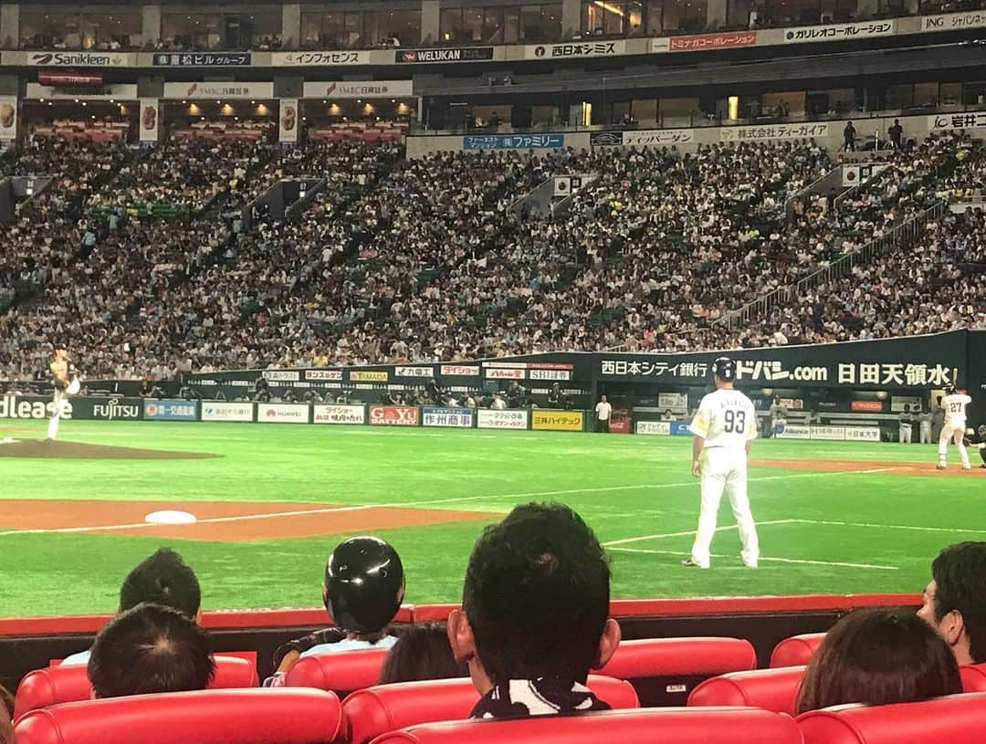 美沙さんのインスタグラム写真 - (美沙Instagram)「2019.08.10 初✨みさきと参戦⚾️🙌 F4-8H win✨ . この日の試合はまぢ神試合だったー！ 4-0で絶対負けると思ったらまさかの逆転✨ . しかもヒーロー千拓で、三塁側にお千が来たよ😍 お千とのハイタッチ初🤚❤️ . 故障メンバーと離脱メンバーが帰ってきた日でもあってほんっと楽しくて1回も席立たずに見続けた😂 . 花火もルーフオープンも最高🙌 . みさきとも沢山話せて嬉しかった❤️ またデートしようね☺️❤️❤️ . #baseball #野球 #プロ野球 #野球観戦 #ヤフオクドーム #コカコーラシート #北海道日本ハムファイターズ #福岡ソフトバンクホークス #sbhawks #千賀滉大 #甲斐拓也 #松田宣浩 #野球好きな人と繋がりたい」8月14日 11時36分 - misa0623r