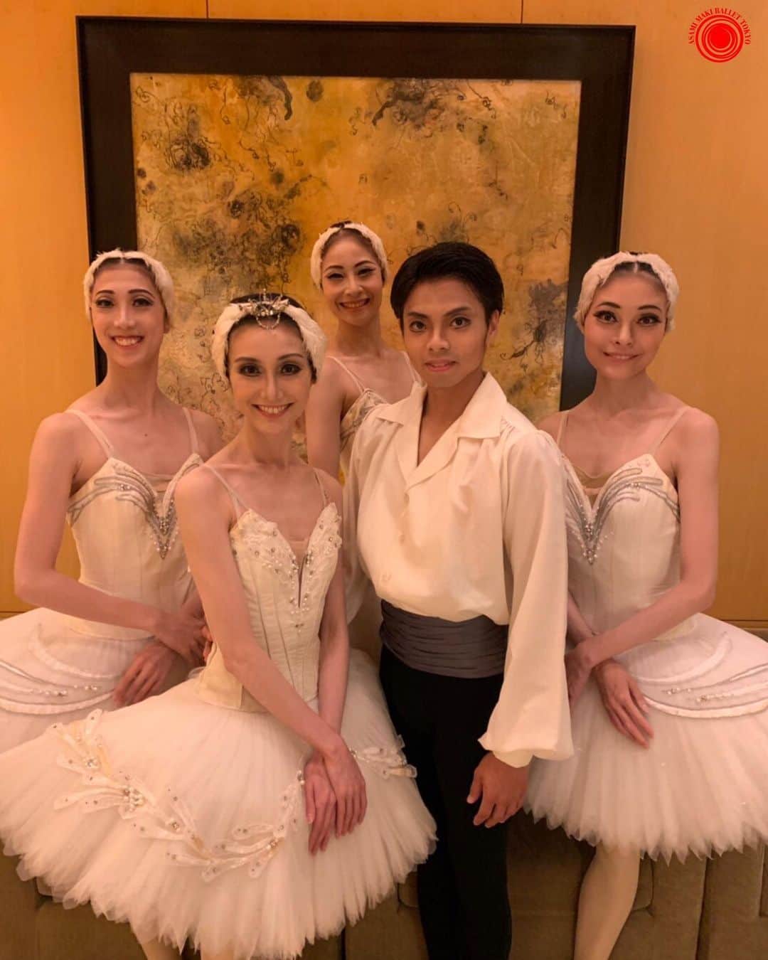 牧阿佐美バレヱ団さんのインスタグラム写真 - (牧阿佐美バレヱ団Instagram)「【ダンサー出演情報】 『EVENING/BREAKFAST WITH YOSHIKI 2019 IN TOKYO』 に牧阿佐美バレヱ団のダンサーが出演しました。 #YOSHIKI さんの素敵なステージに立たせていただき感謝しています。 バレエも楽しみにしているよ！と声をかけてくださったり、応援いただいたYOSHIKIさんファンのみなさま、いつも本当にありがとうございます。 8月後半のショーでも、どうぞよろしくお願いします！  出演ダンサー（写真1枚目） #青山季可  #茂田絵美子  #佐藤かんな  #三宅里奈  #水井駿介 （写真2枚目） #茂田絵美子  #佐藤かんな  #三宅里奈  #田切眞純美  #塩澤奈々  #石田亮一 🌹 🌹 🌹  #YOSHIKI #DS 🌹 #牧阿佐美バレヱ団 #牧阿佐美バレエ団 #コンサート  #クラシックバレエ #六本木 #グランドハイアット東京 #GRANDHYATT #TOKYO #Roppongi」8月14日 11時39分 - asamimakiballettokyo