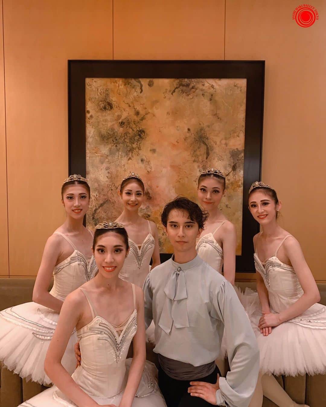 牧阿佐美バレヱ団さんのインスタグラム写真 - (牧阿佐美バレヱ団Instagram)「【ダンサー出演情報】 『EVENING/BREAKFAST WITH YOSHIKI 2019 IN TOKYO』 に牧阿佐美バレヱ団のダンサーが出演しました。 #YOSHIKI さんの素敵なステージに立たせていただき感謝しています。 バレエも楽しみにしているよ！と声をかけてくださったり、応援いただいたYOSHIKIさんファンのみなさま、いつも本当にありがとうございます。 8月後半のショーでも、どうぞよろしくお願いします！  出演ダンサー（写真1枚目） #青山季可  #茂田絵美子  #佐藤かんな  #三宅里奈  #水井駿介 （写真2枚目） #茂田絵美子  #佐藤かんな  #三宅里奈  #田切眞純美  #塩澤奈々  #石田亮一 🌹 🌹 🌹  #YOSHIKI #DS 🌹 #牧阿佐美バレヱ団 #牧阿佐美バレエ団 #コンサート  #クラシックバレエ #六本木 #グランドハイアット東京 #GRANDHYATT #TOKYO #Roppongi」8月14日 11時39分 - asamimakiballettokyo