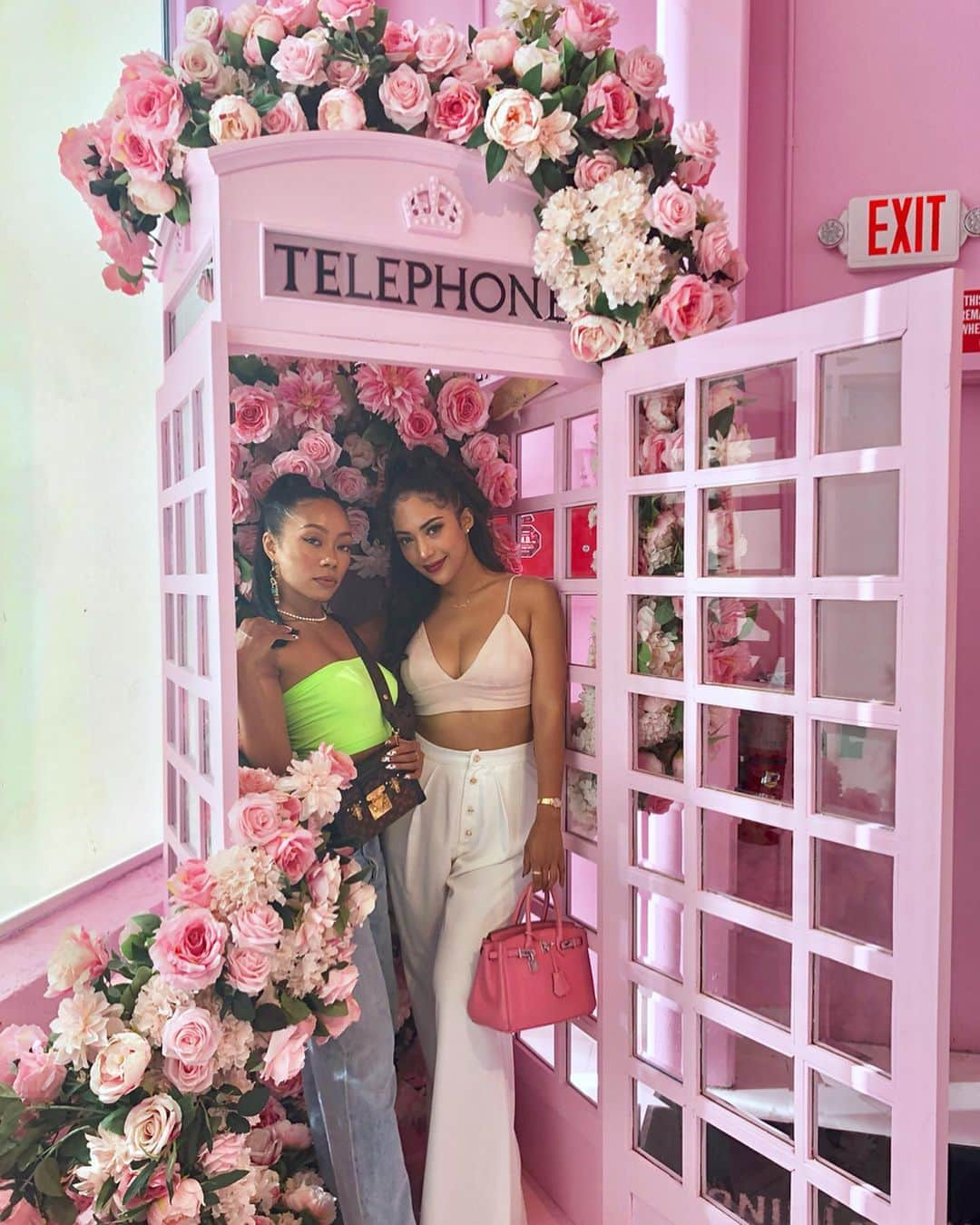 ユリサさんのインスタグラム写真 - (ユリサInstagram)「PLT show room👗 I wanna live here💗💗💗 ピンク天国👼 @prettylittlething Thank you💋🌈 #taco #Tuesday #girls #party #pretty #little #pink #heaven」8月14日 11時44分 - yurisa