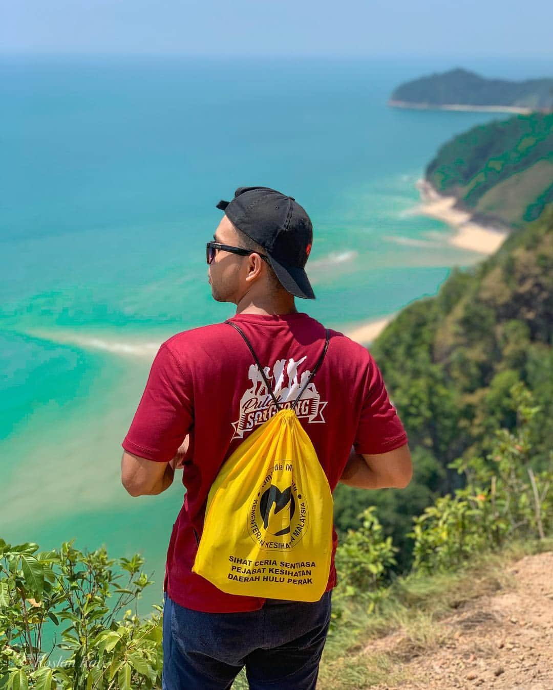 PSYのインスタグラム：「Naik bukit tinggi-tinggi, nok nikoh buleh ko?」