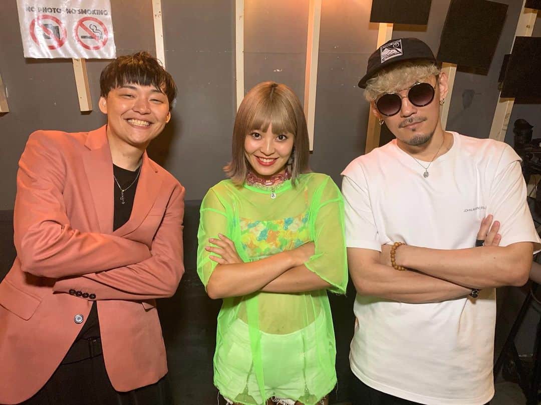 のインスタグラム：「Jump up Joyの南条 采良ちゃんと 草川の瞬くんと！  あーあ  采良ちゃんと2ショットのチャンスだったのに、、、 なんでしゅんくんいるのさ、、、 ほんと空気読んでくれないよね、、、 まぁ先輩だから仕方ないか、、、わら  インスタ #Instagram #instagood #アーティスト #artist #live #歌 #song #渋谷 #shibuya #ファッション #fashion #노래 #미소 #가수 #singer #話題 #六本木  #イベント #event #笑顔 #smile #followme #Jump_up_Joy #南条采良  #草川瞬 #一重 #サングラス」