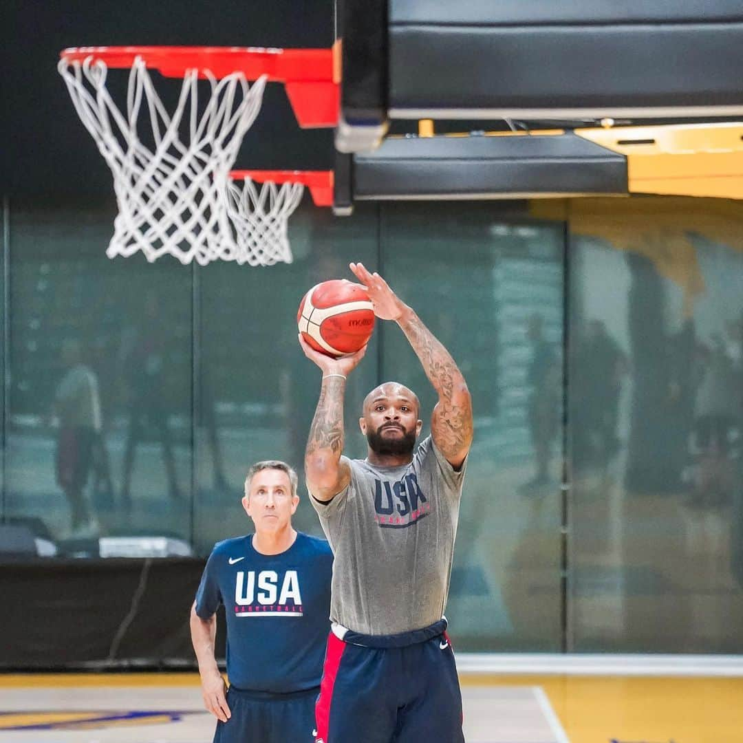 USA Basketballさんのインスタグラム写真 - (USA BasketballInstagram)「Back to work. #FIBAWC #USABMNT」8月14日 12時08分 - usabasketball