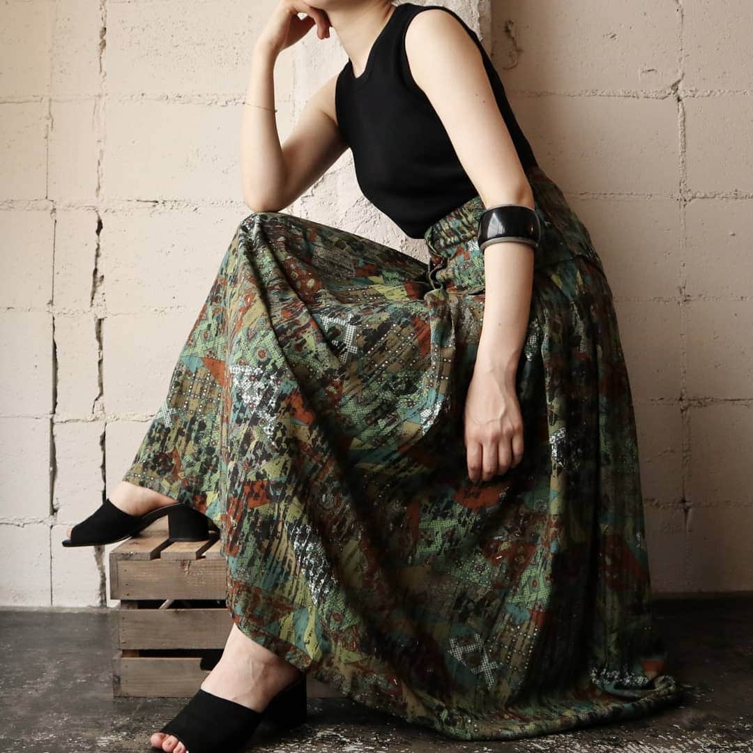 吉祥寺 古着屋 Orfeoのインスタグラム：「Vintage Pattern Skirt  #orfeo #kichijoji #tokyo #vintage #used #fashion #coordinate #outfit #オルフェオ #吉祥寺 #東京 #古着 #古着屋 #ヴィンテージ #ユーズド #ファッション #コーディネート  掲載商品のお問い合わせはメールにて承っております。コメント、DMでのお問い合わせは受け付けておりませんのでご了承ください。」
