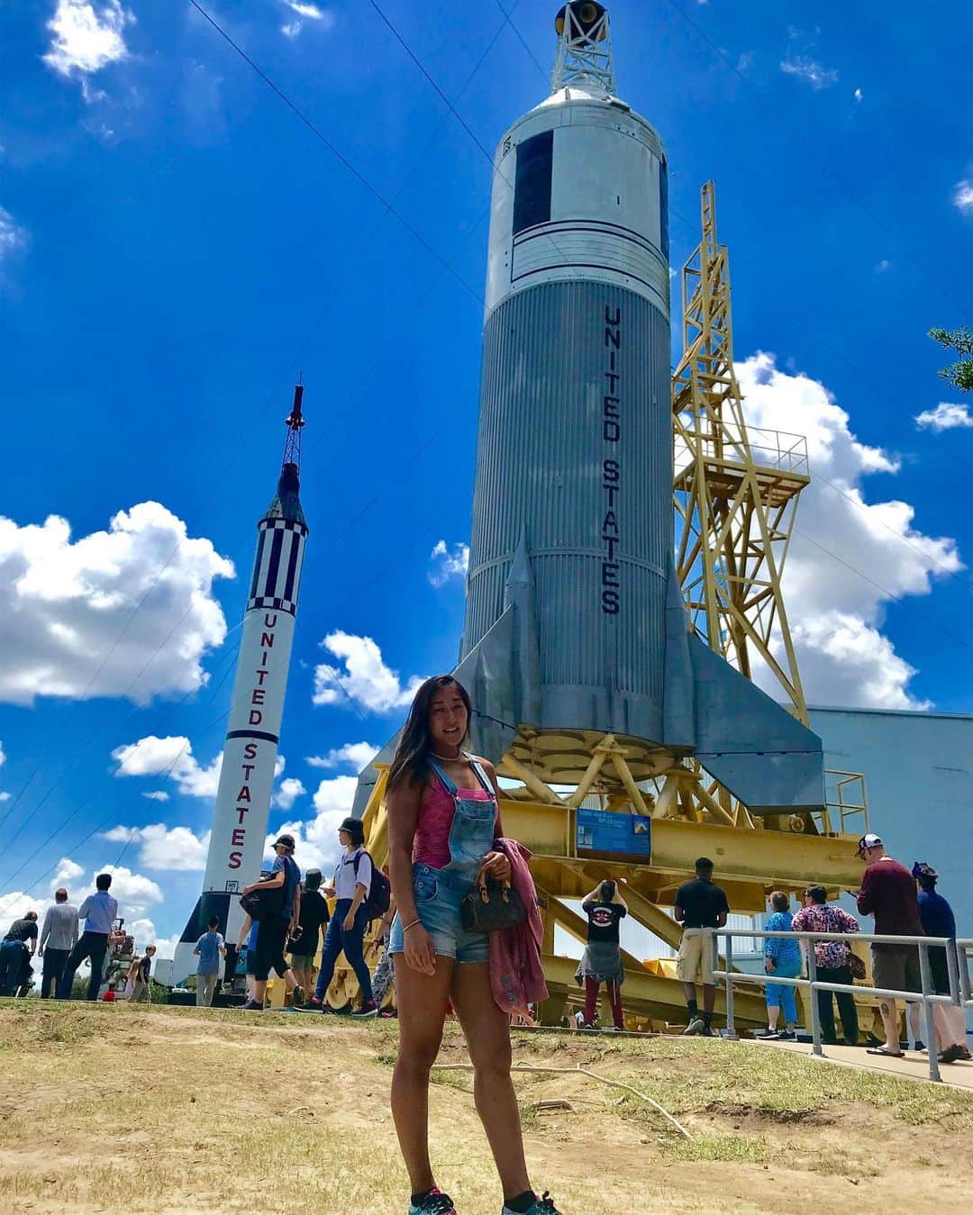のインスタグラム：「NASA Space Center🚀🌎💨 今日はNASA へ観光〜！ヒューストンと言えばここ。ロケット大きかった〜👀🚀 #ヒューストン #生活 #テキサス は暑すぎ〜 ☀️ #お家で最終日 ・ ・ #NASA #Houston #宇宙 #ロケット #観光 #夏 #texas #home #tourist #space #fun #tennis #athlete #tour #world #travel #love #blessed #summer #hot #tan #smile」