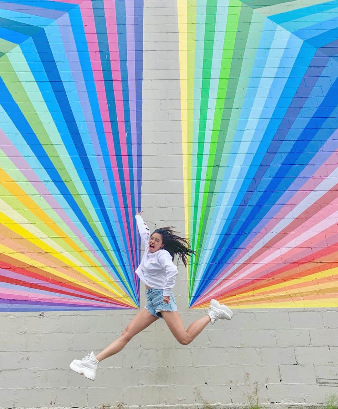 Kim Chiuさんのインスタグラム写真 - (Kim ChiuInstagram)「Respect one another!💙💚💛🧡❤️💜. Life is Great, Life is indeed colorful!!! 🌈🌈🌈」8月14日 12時40分 - chinitaprincess