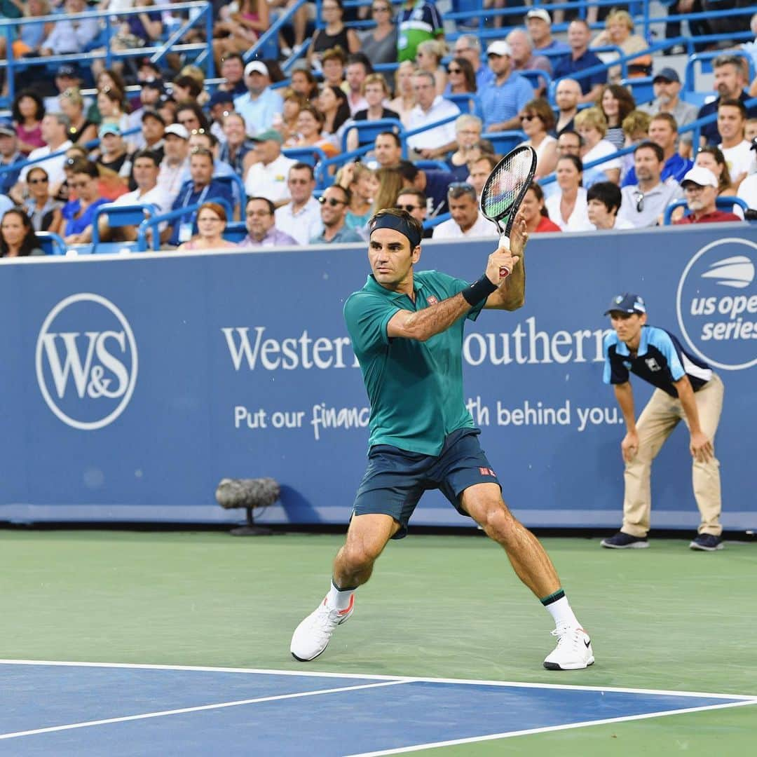 ATP World Tourさんのインスタグラム写真 - (ATP World TourInstagram)「Federer ➡️ Forward The seven-time 🏆 rolls on at #CincyTennis 💪」8月14日 12時41分 - atptour